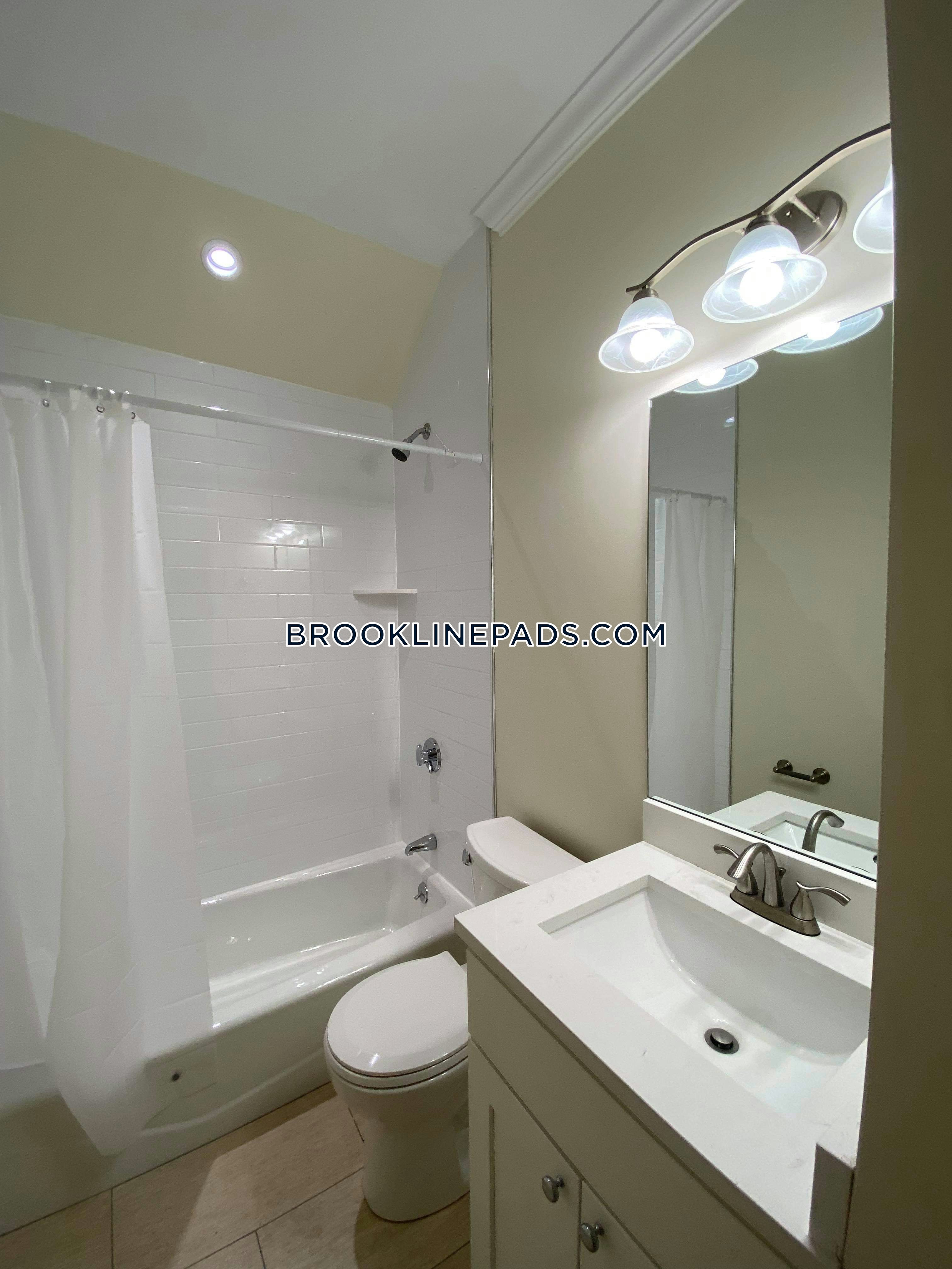 12 Harris St, Coolidge Corner