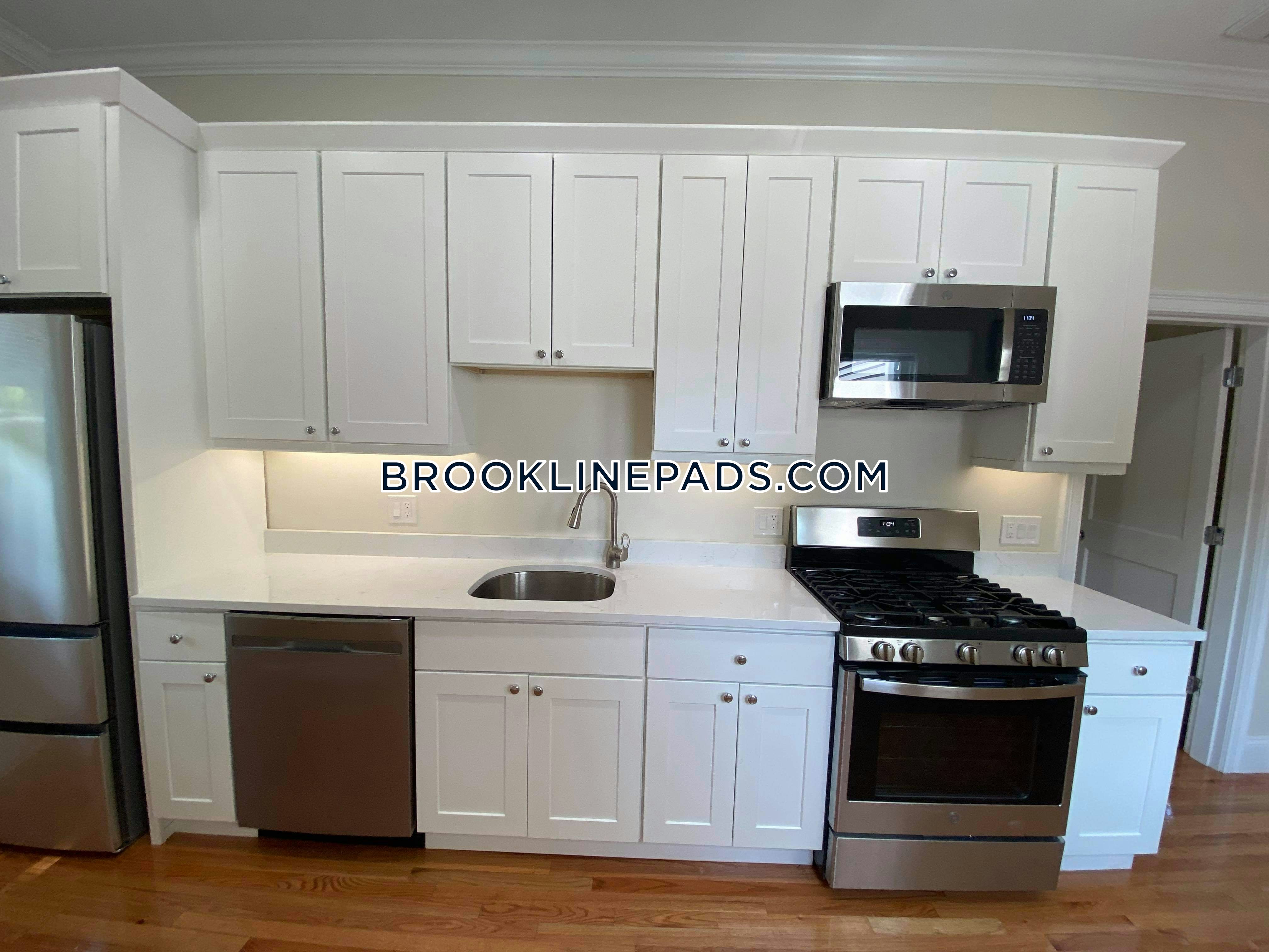 12 Harris St, Coolidge Corner