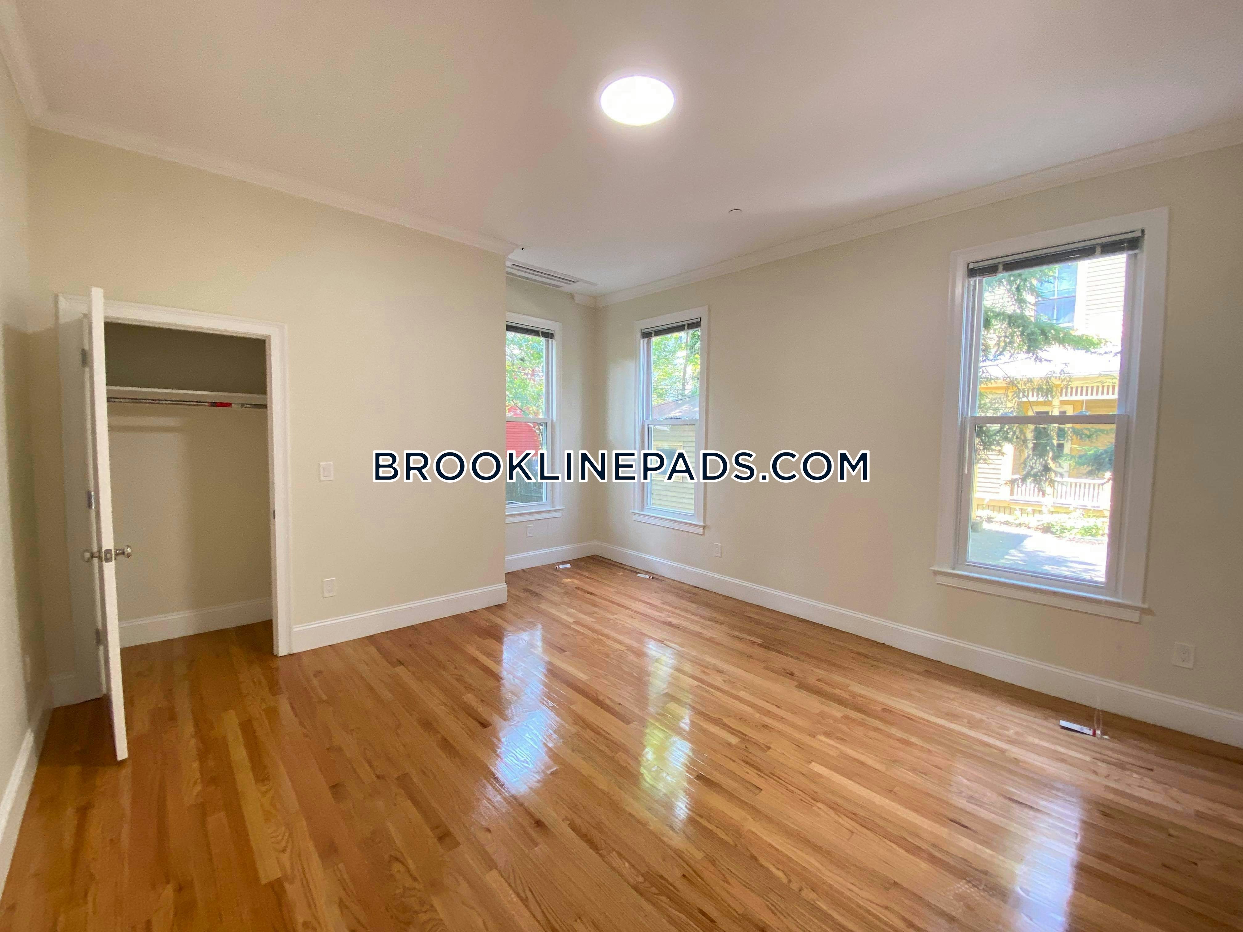 12 Harris St, Coolidge Corner