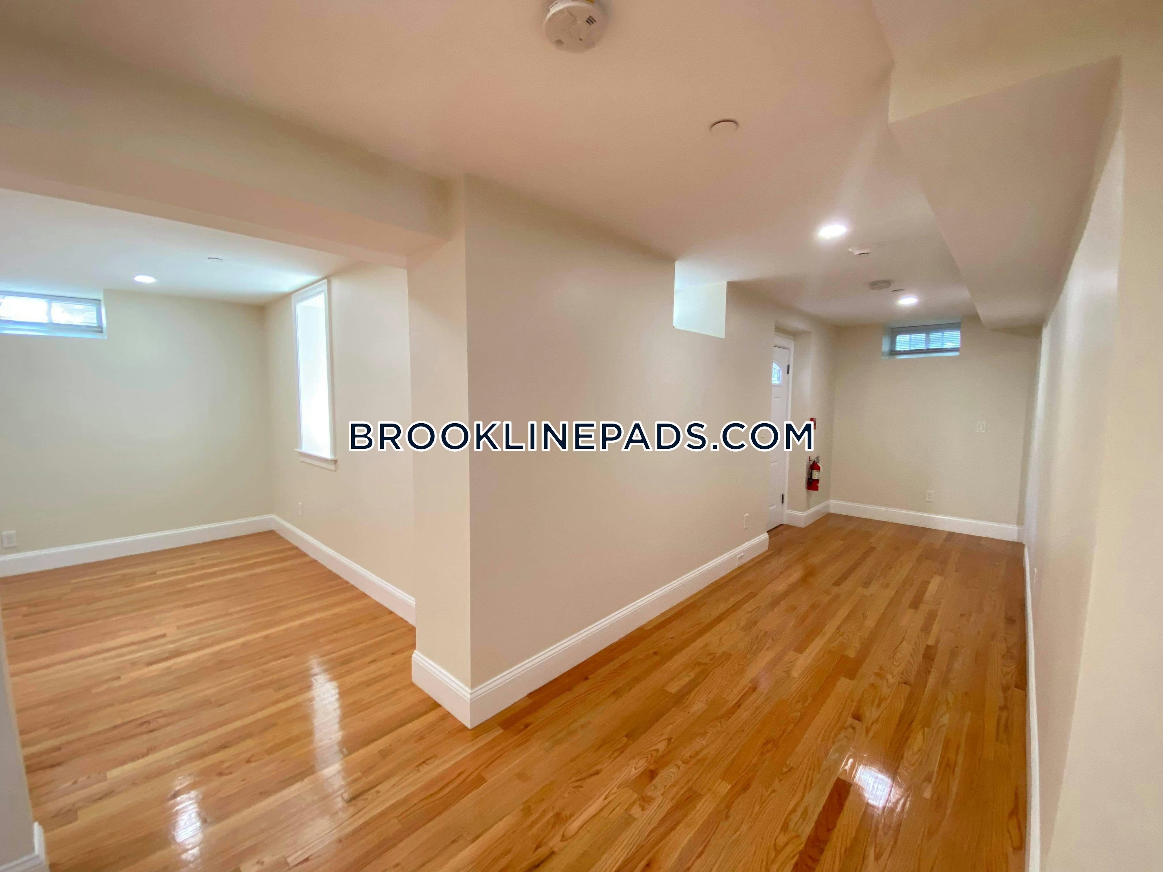 12 Harris St, Coolidge Corner