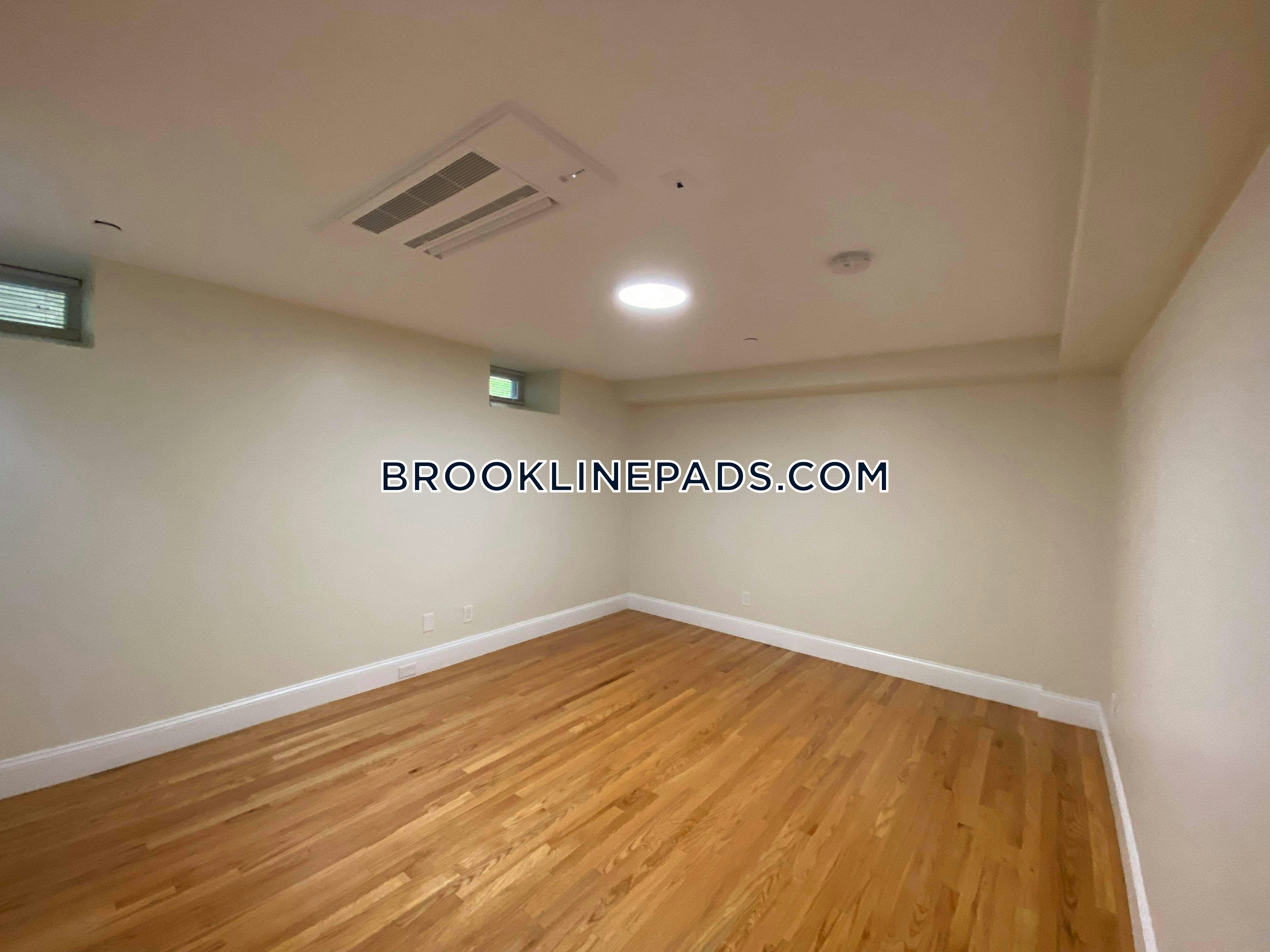 12 Harris St, Coolidge Corner