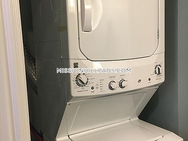 176 Hillside St, Mission Hill