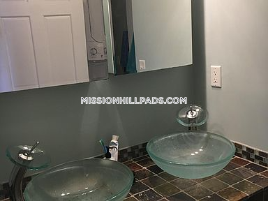 176 Hillside St, Mission Hill