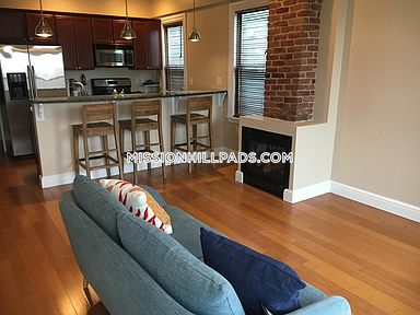 176 Hillside St, Mission Hill