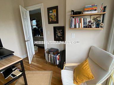 176 Hillside St, Mission Hill