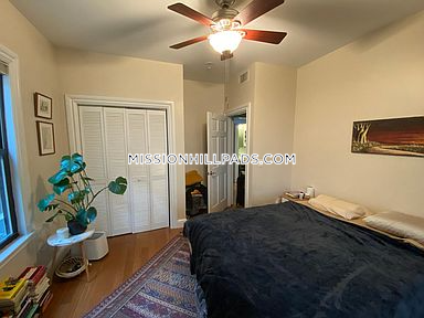 176 Hillside St, Mission Hill