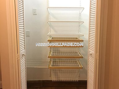 176 Hillside St, Mission Hill