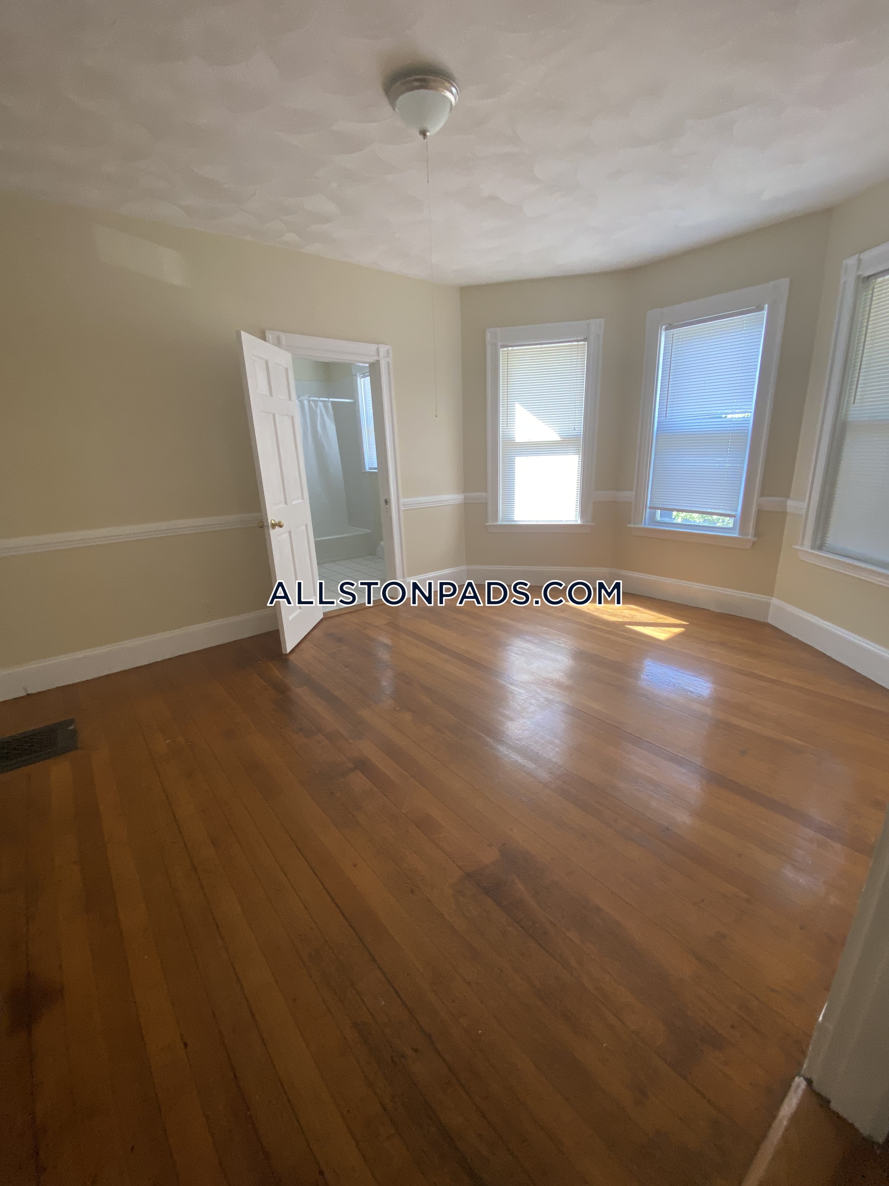 2 Alcott St, Allston