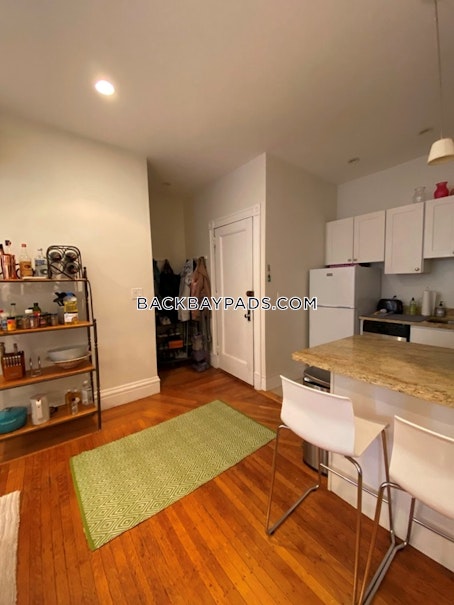 174 Newbury St, Back Bay