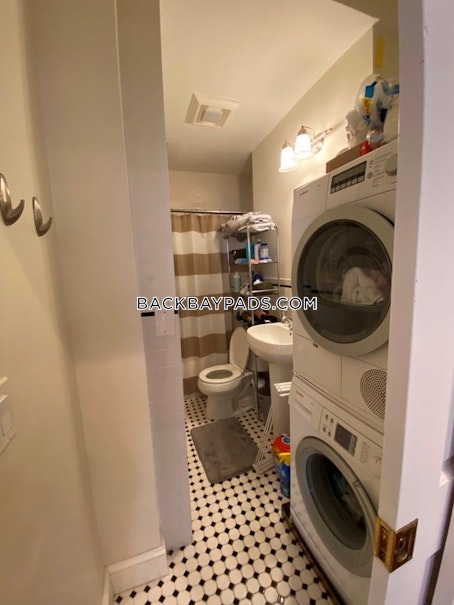 174 Newbury St, Back Bay