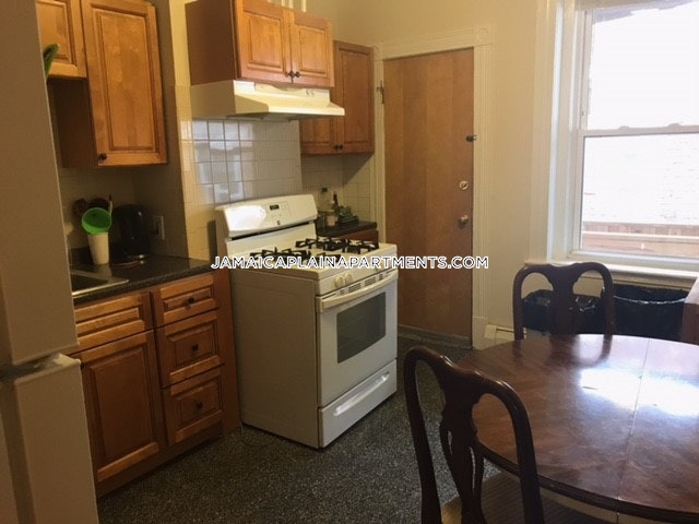 128 Day St, Jamaica Plain