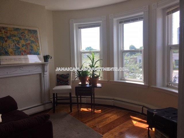 128 Day St, Jamaica Plain