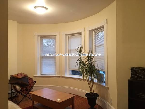 128 Day St, Jamaica Plain