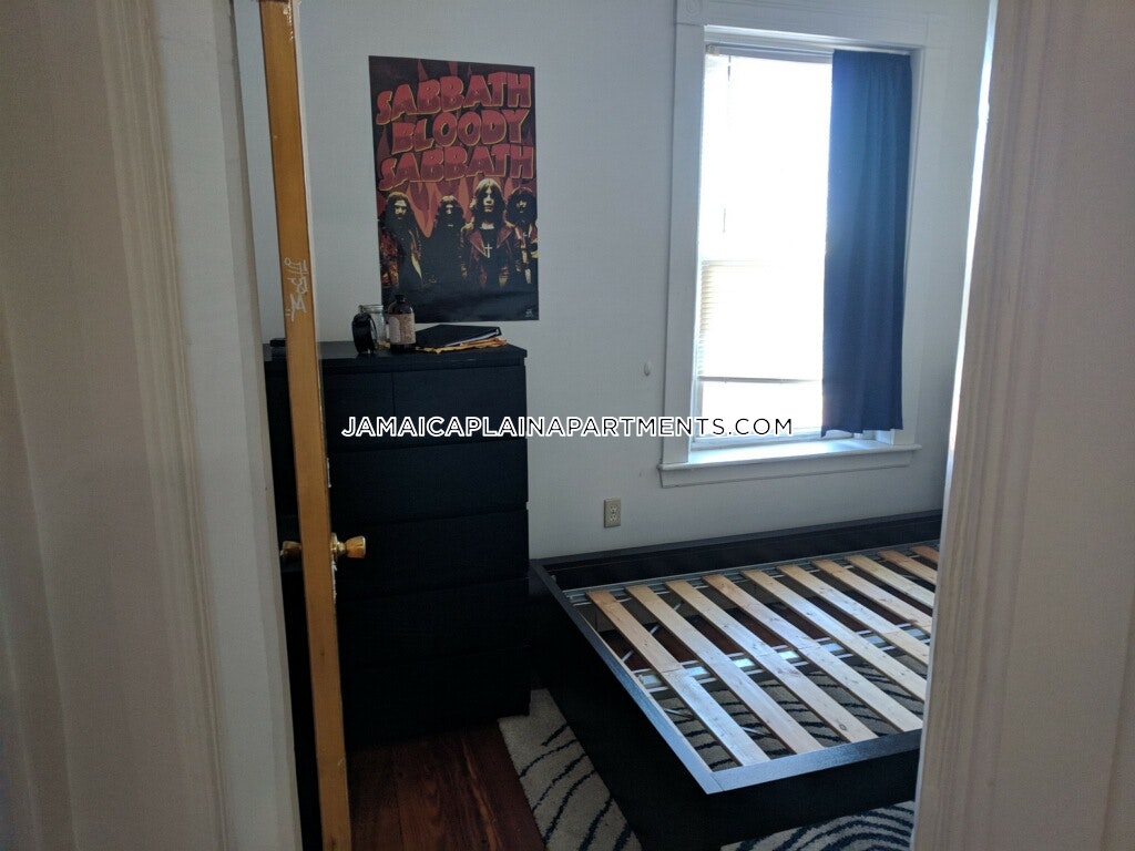 128 Day St, Jamaica Plain