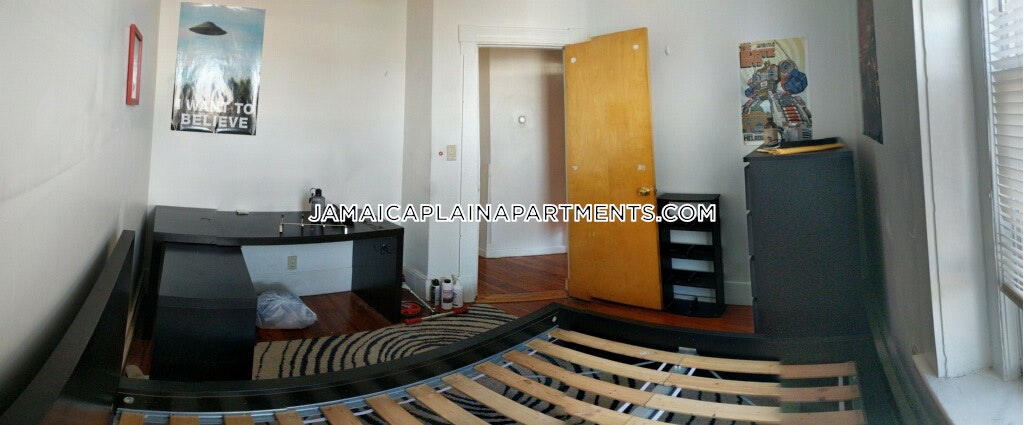 128 Day St, Jamaica Plain