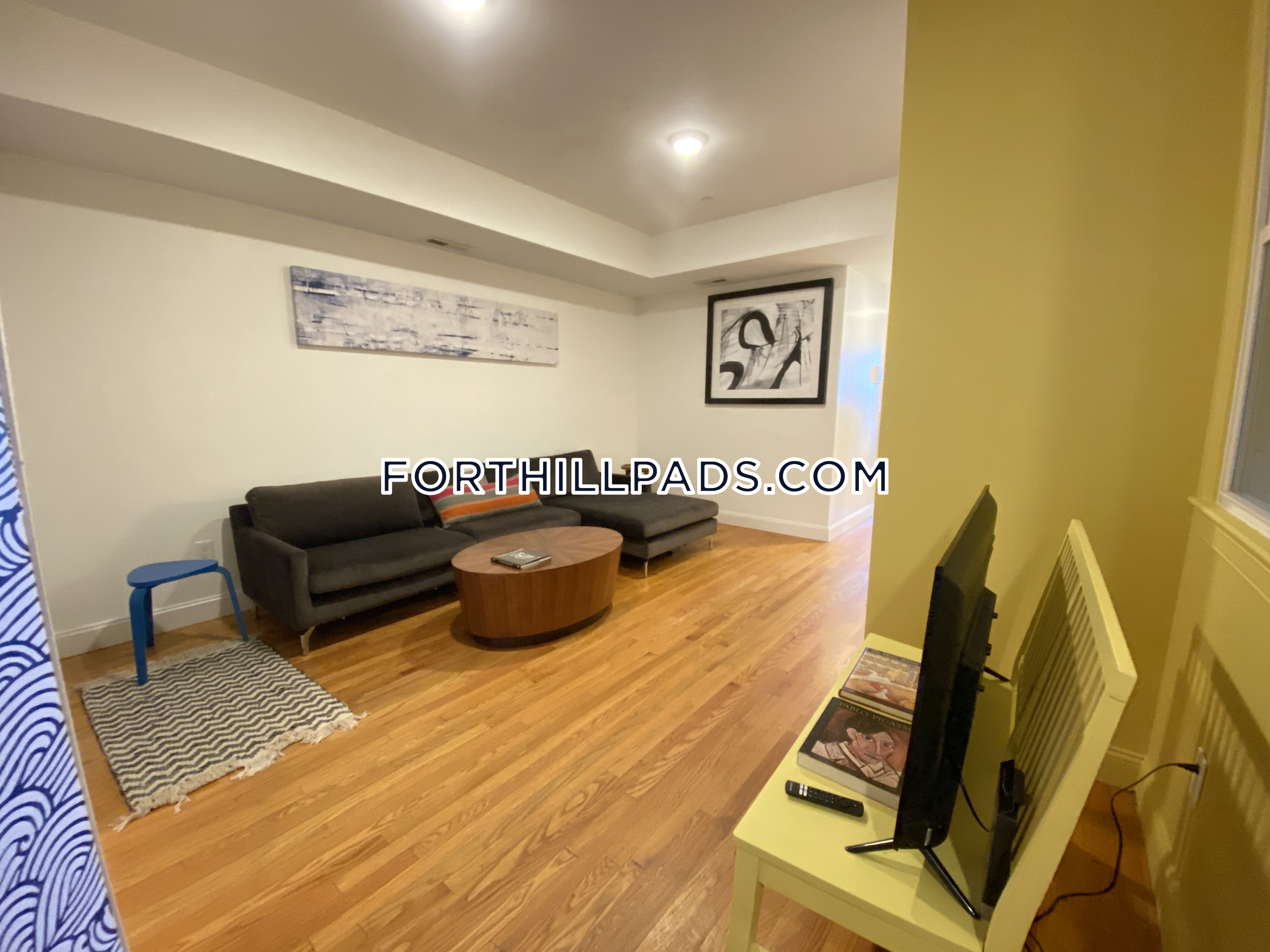 48 Guild St, Roxbury