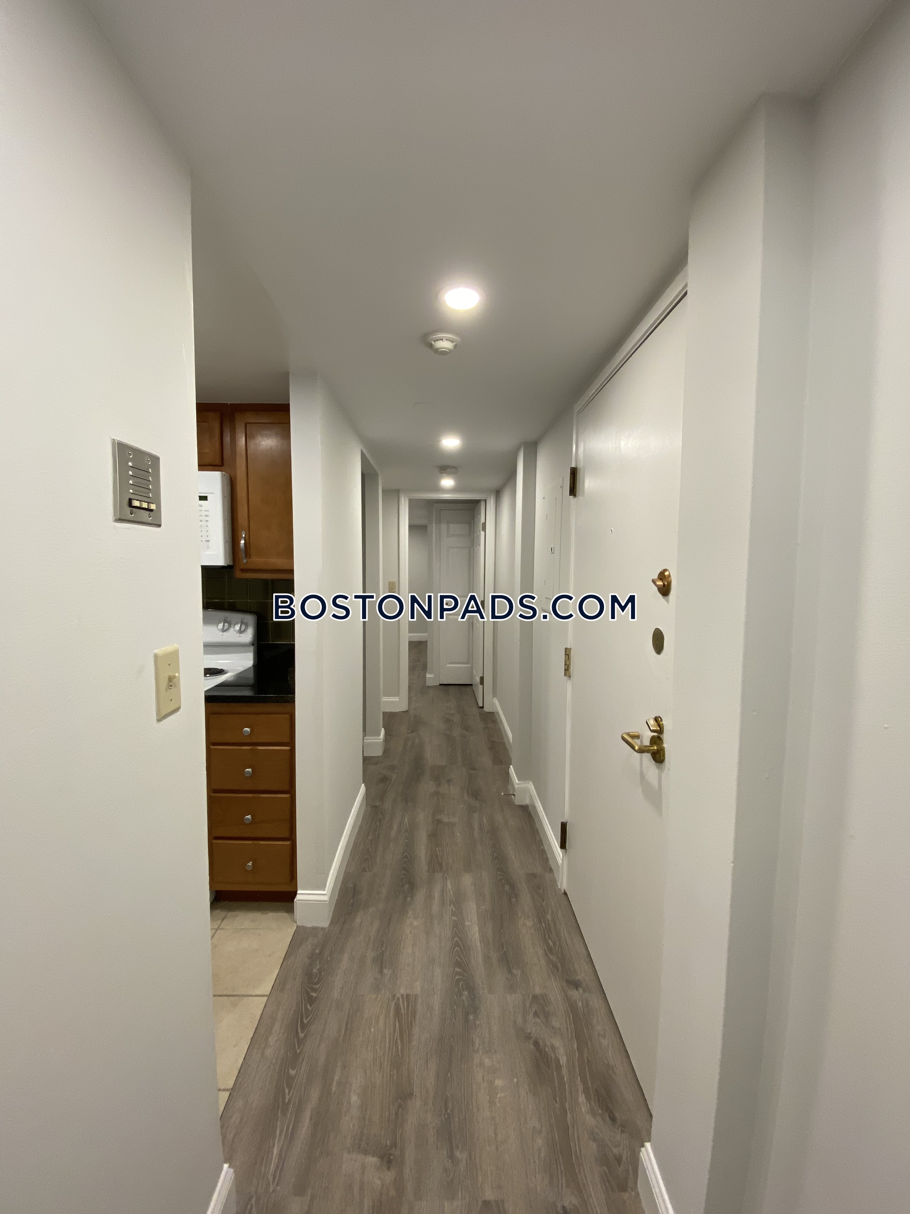 104 Queensberry St, Fenway