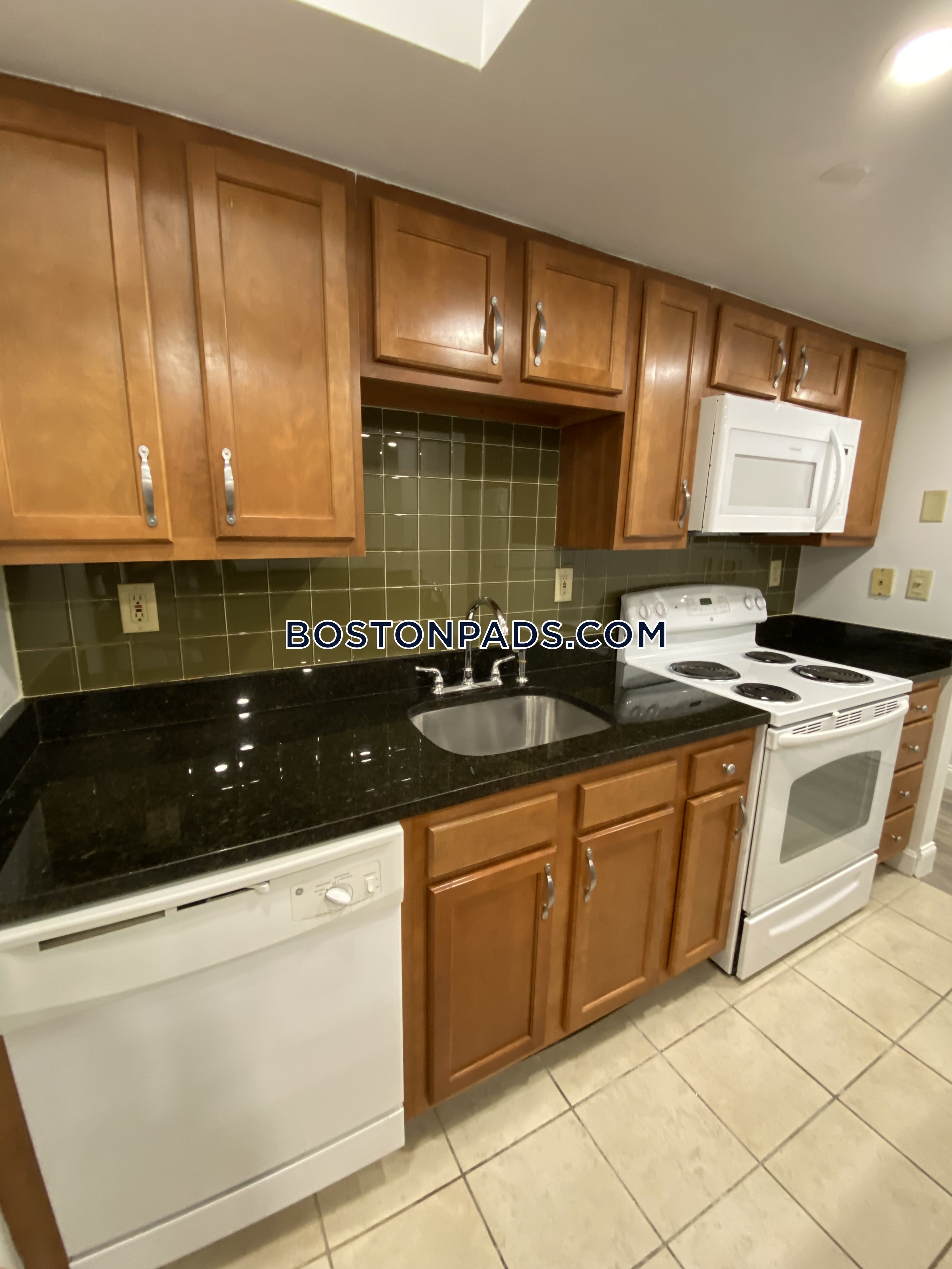 104 Queensberry St, Fenway