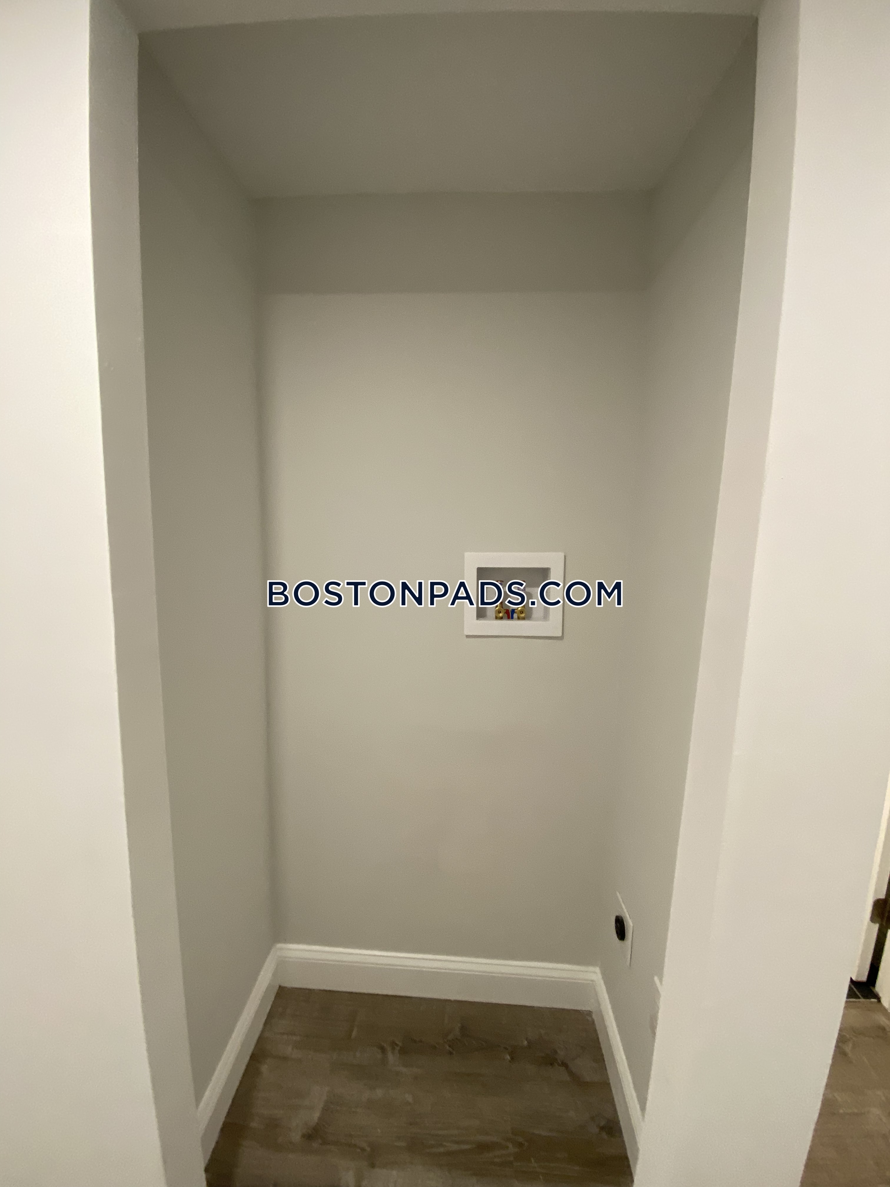 104 Queensberry St, Fenway