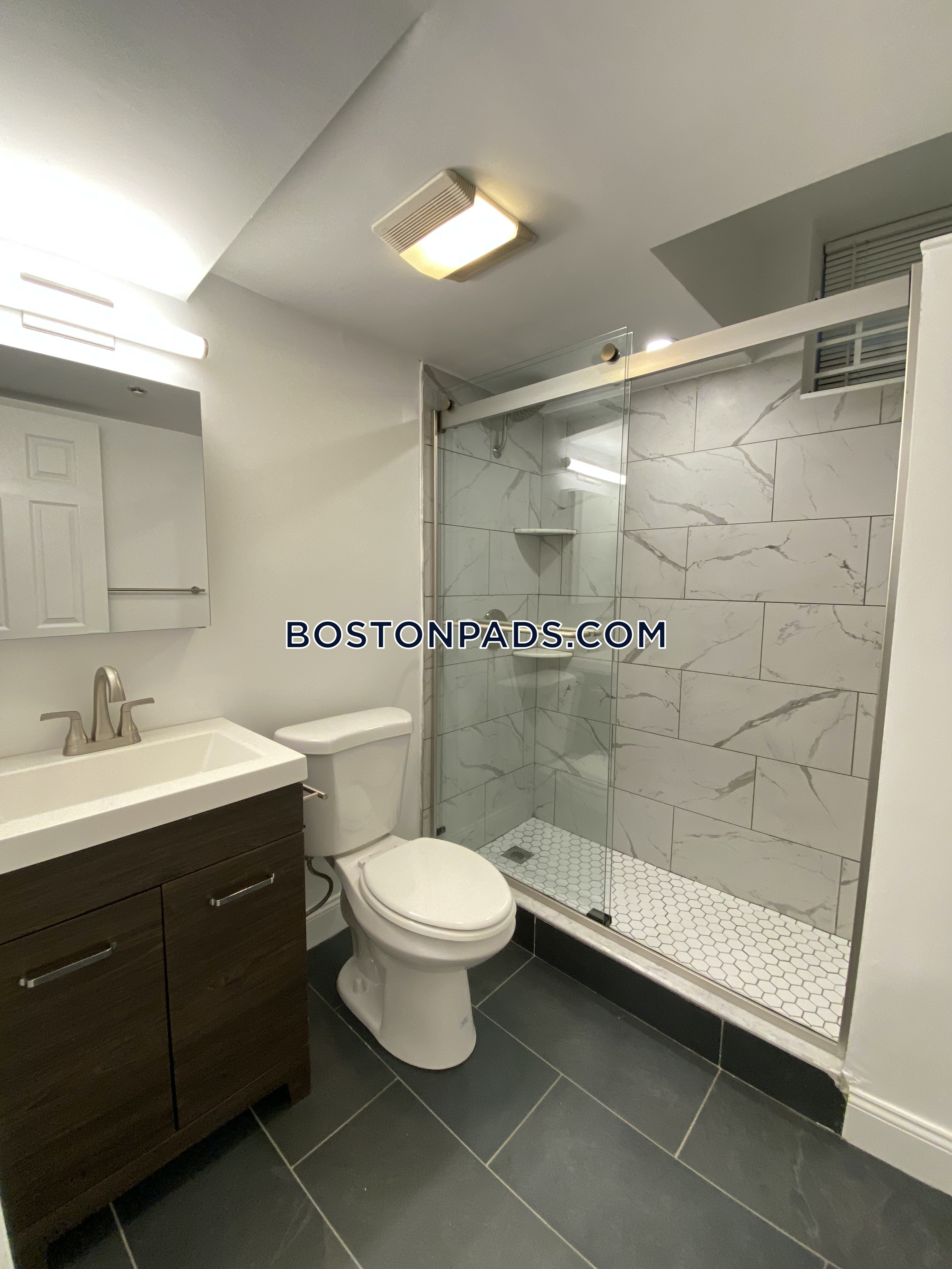 104 Queensberry St, Fenway