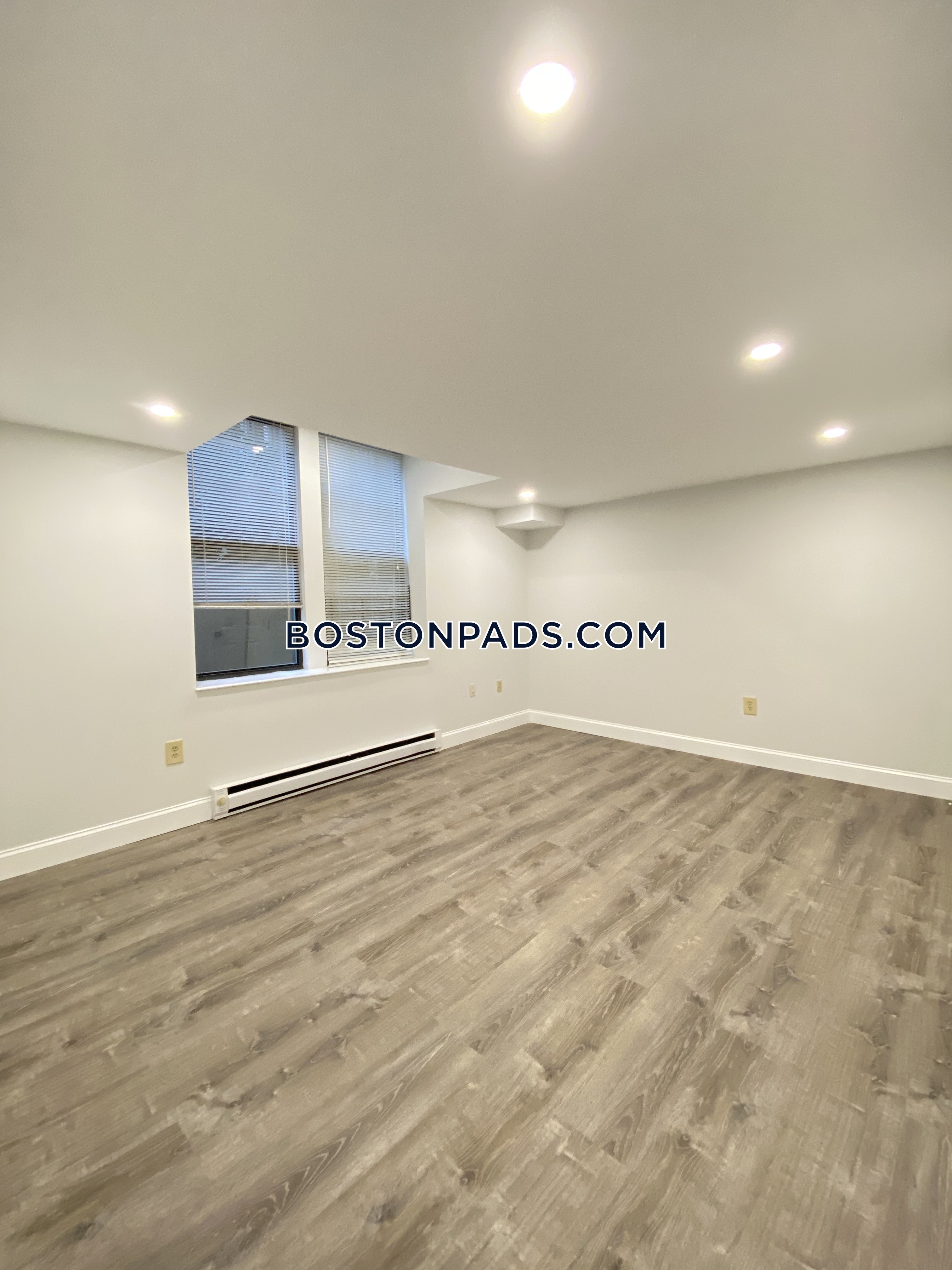 104 Queensberry St, Fenway