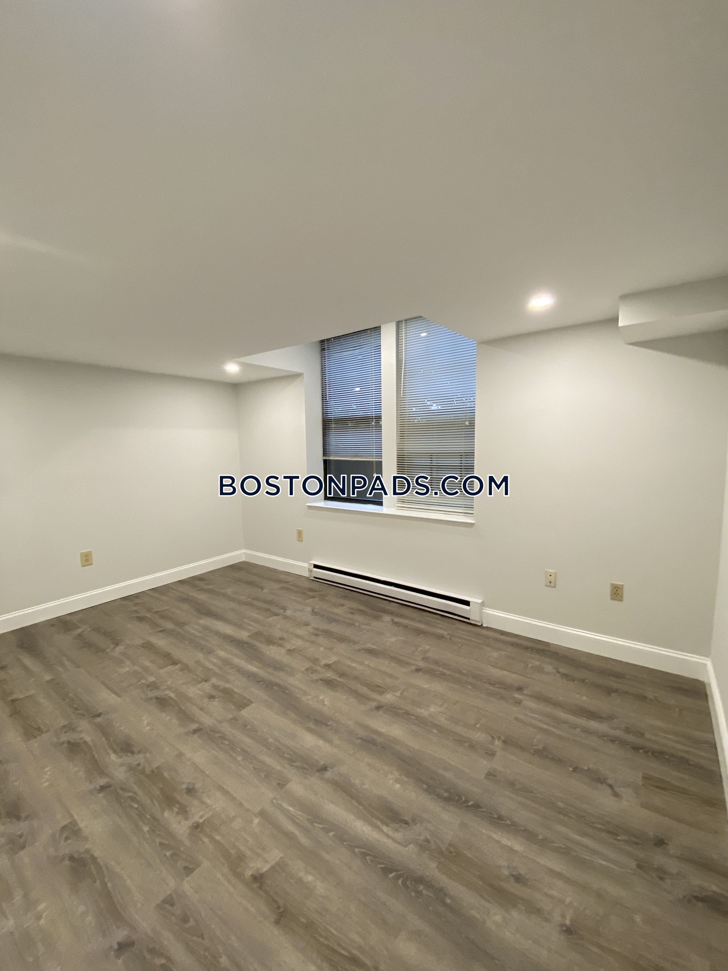 104 Queensberry St, Fenway