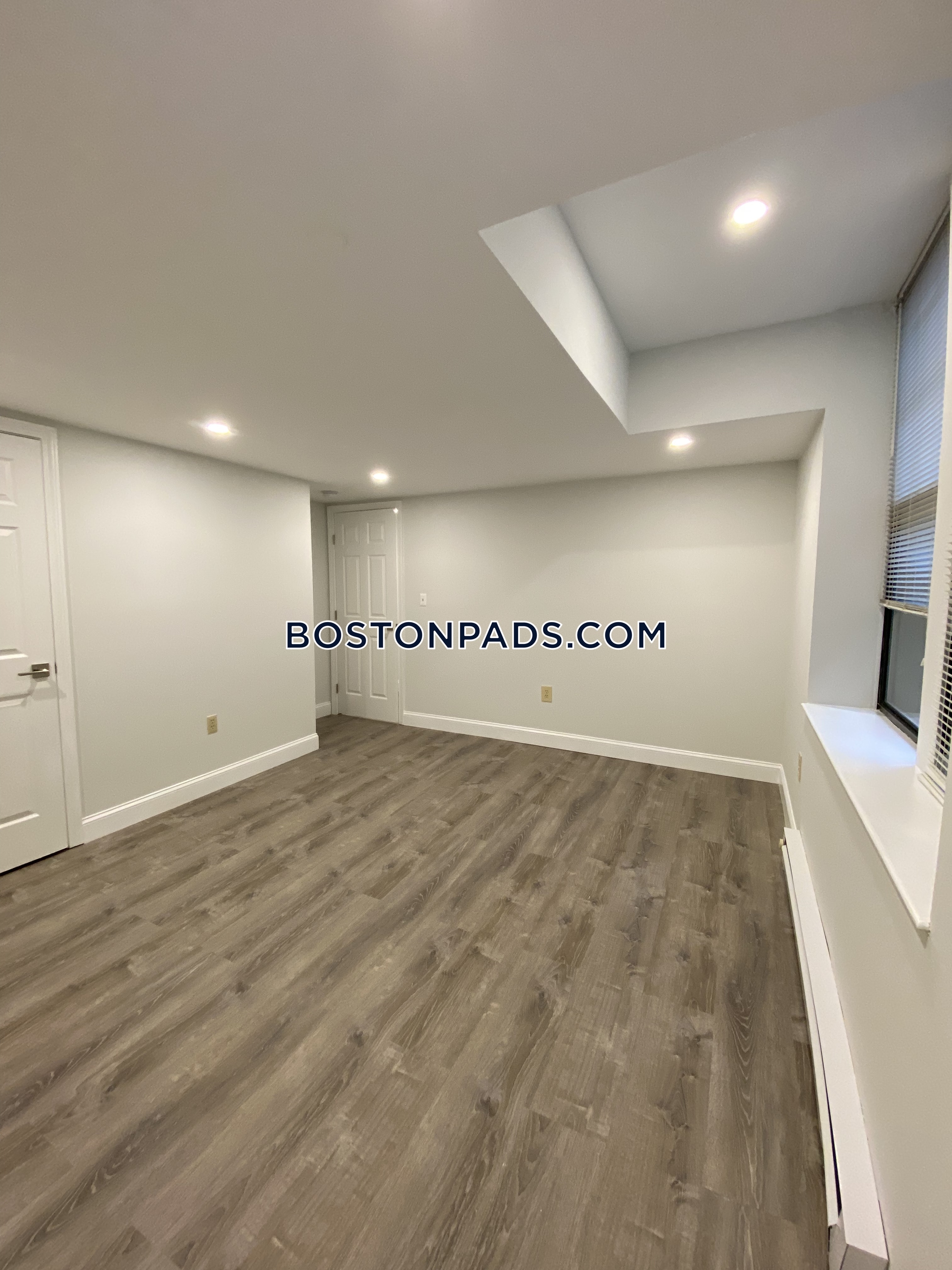 104 Queensberry St, Fenway