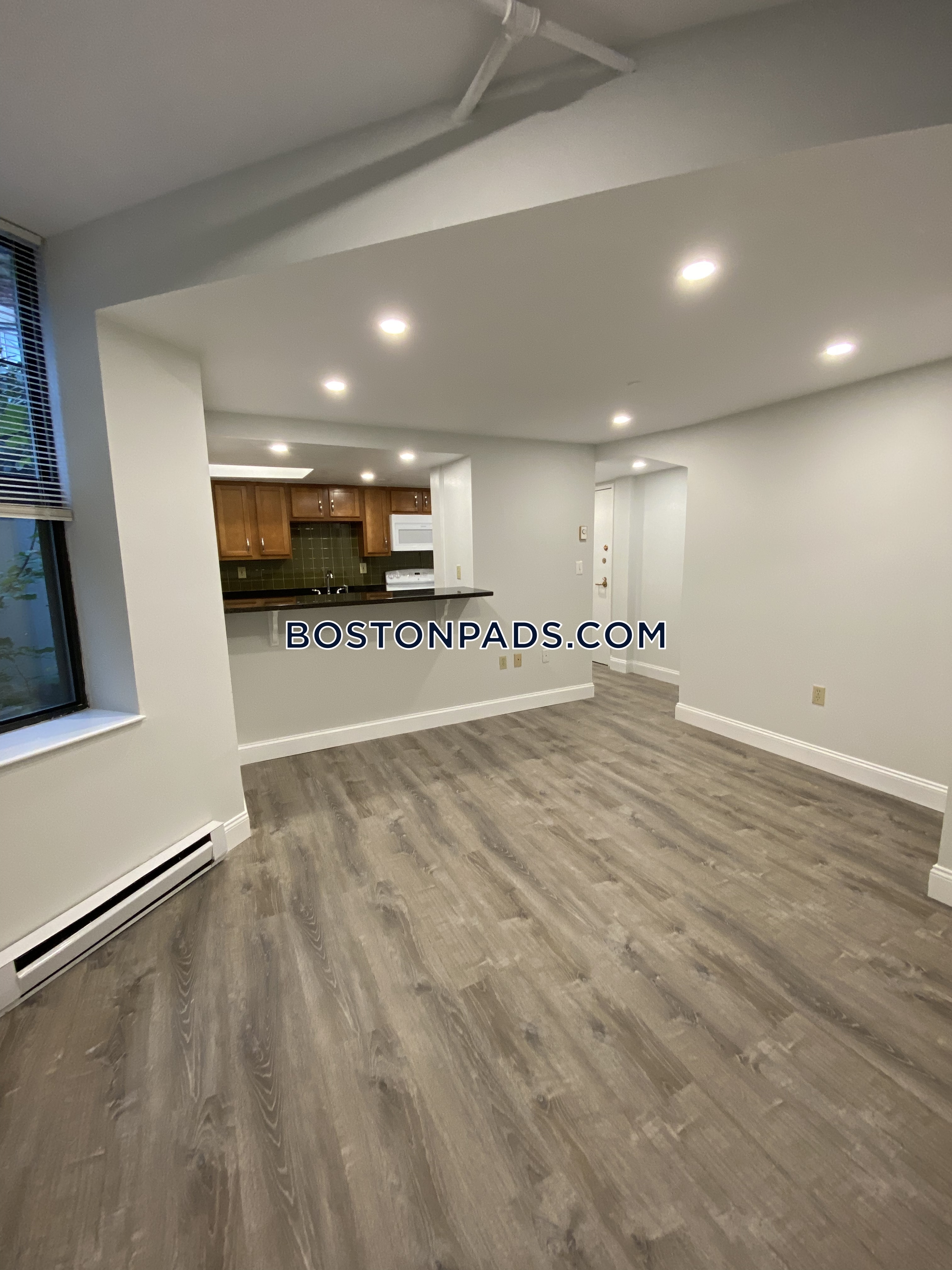 104 Queensberry St, Fenway