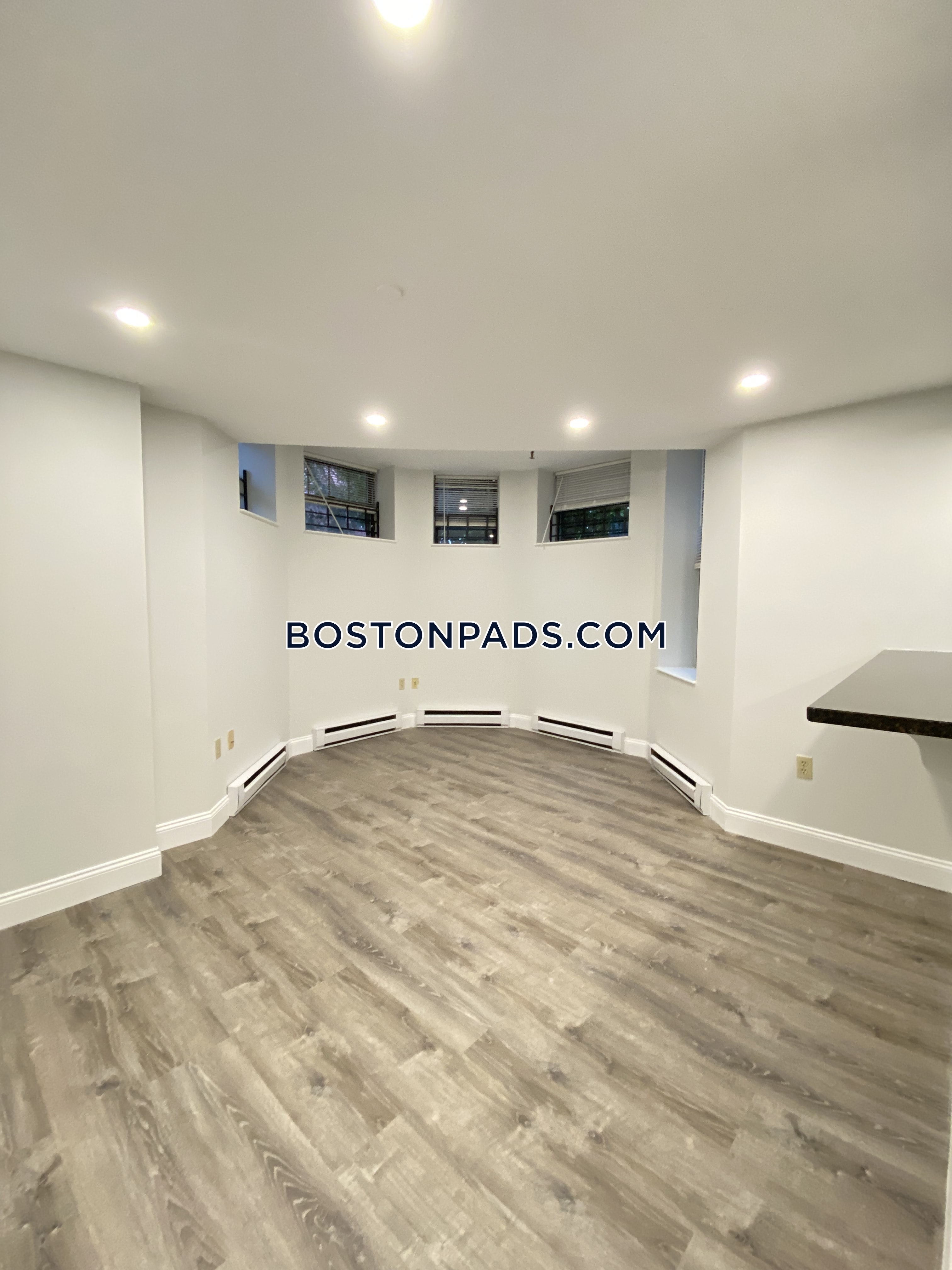 104 Queensberry St, Fenway