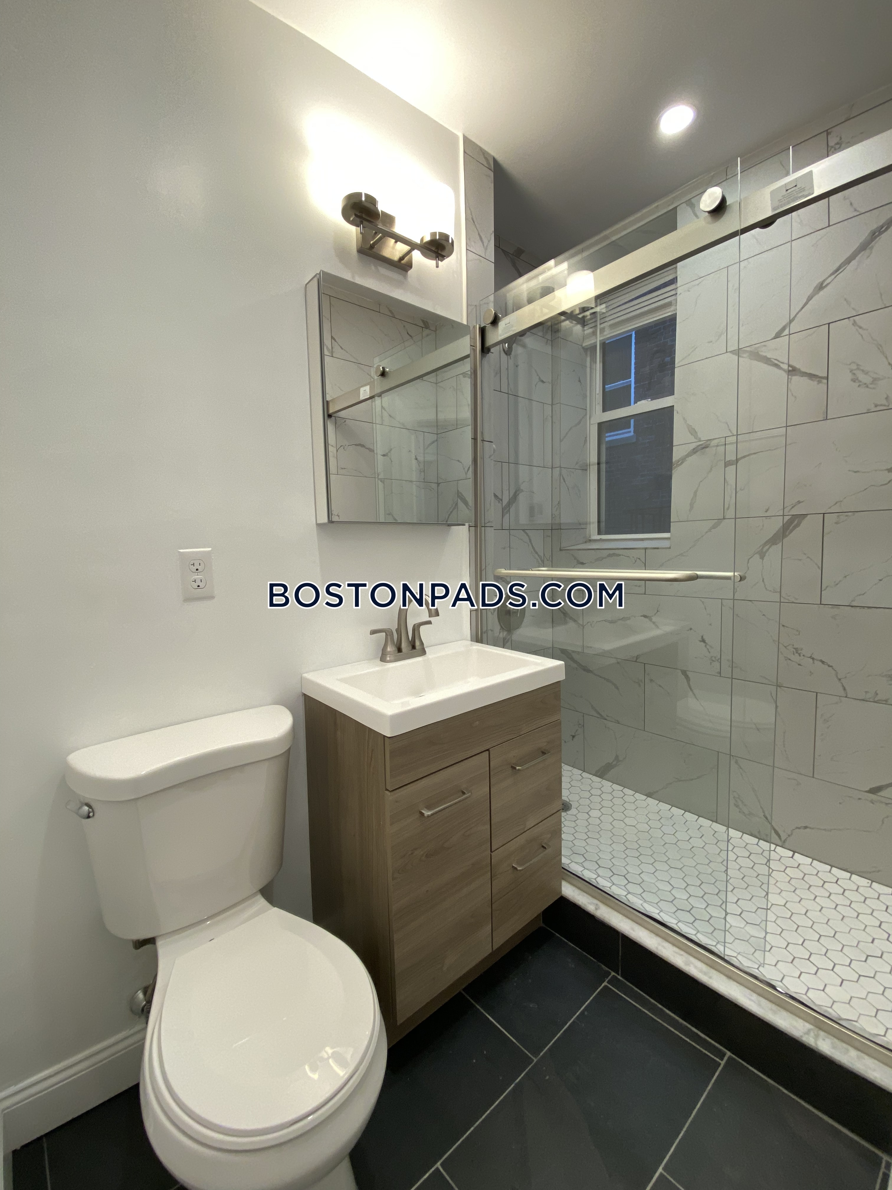 32 Queensberry St, Fenway