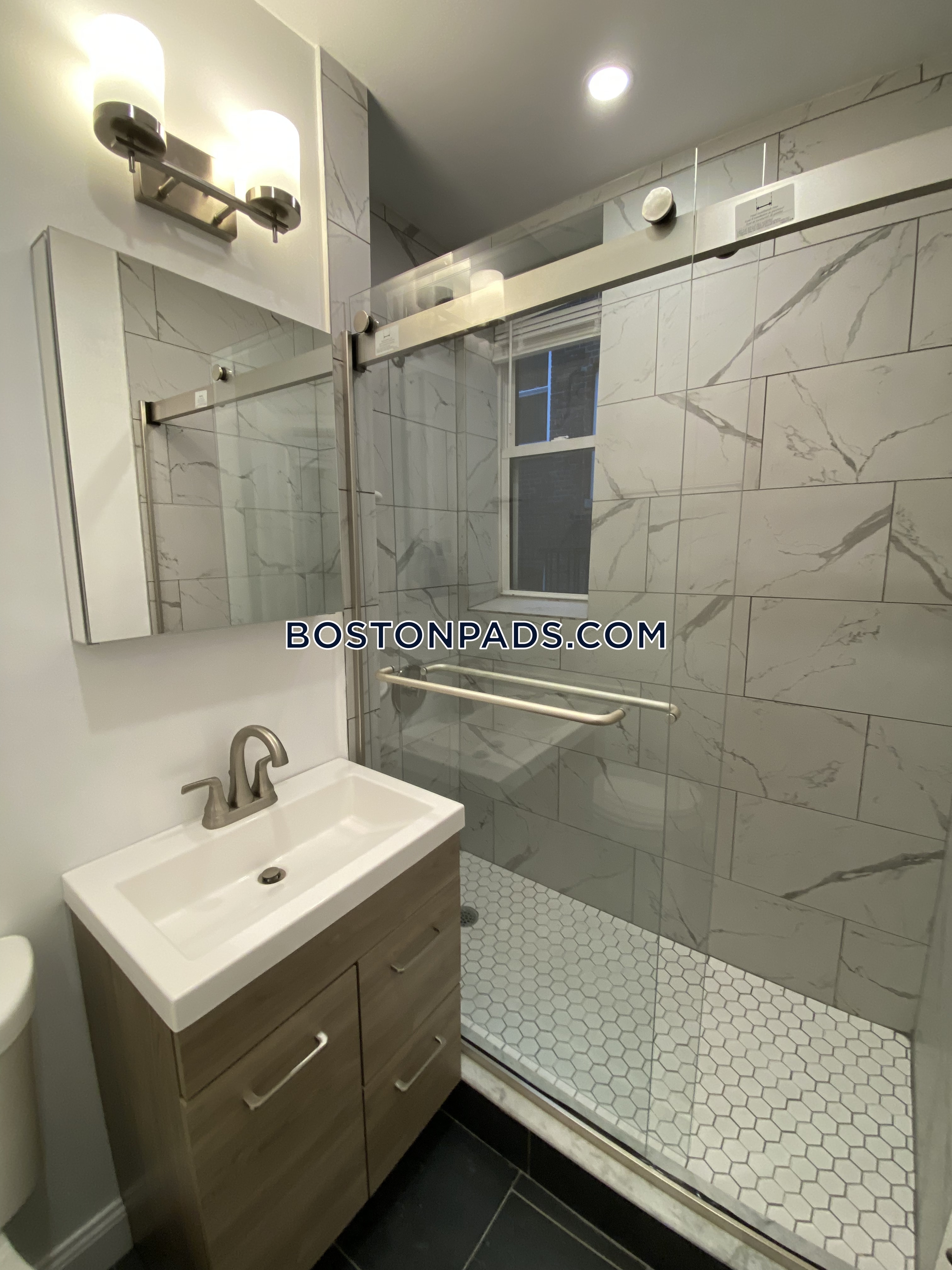 32 Queensberry St, Fenway