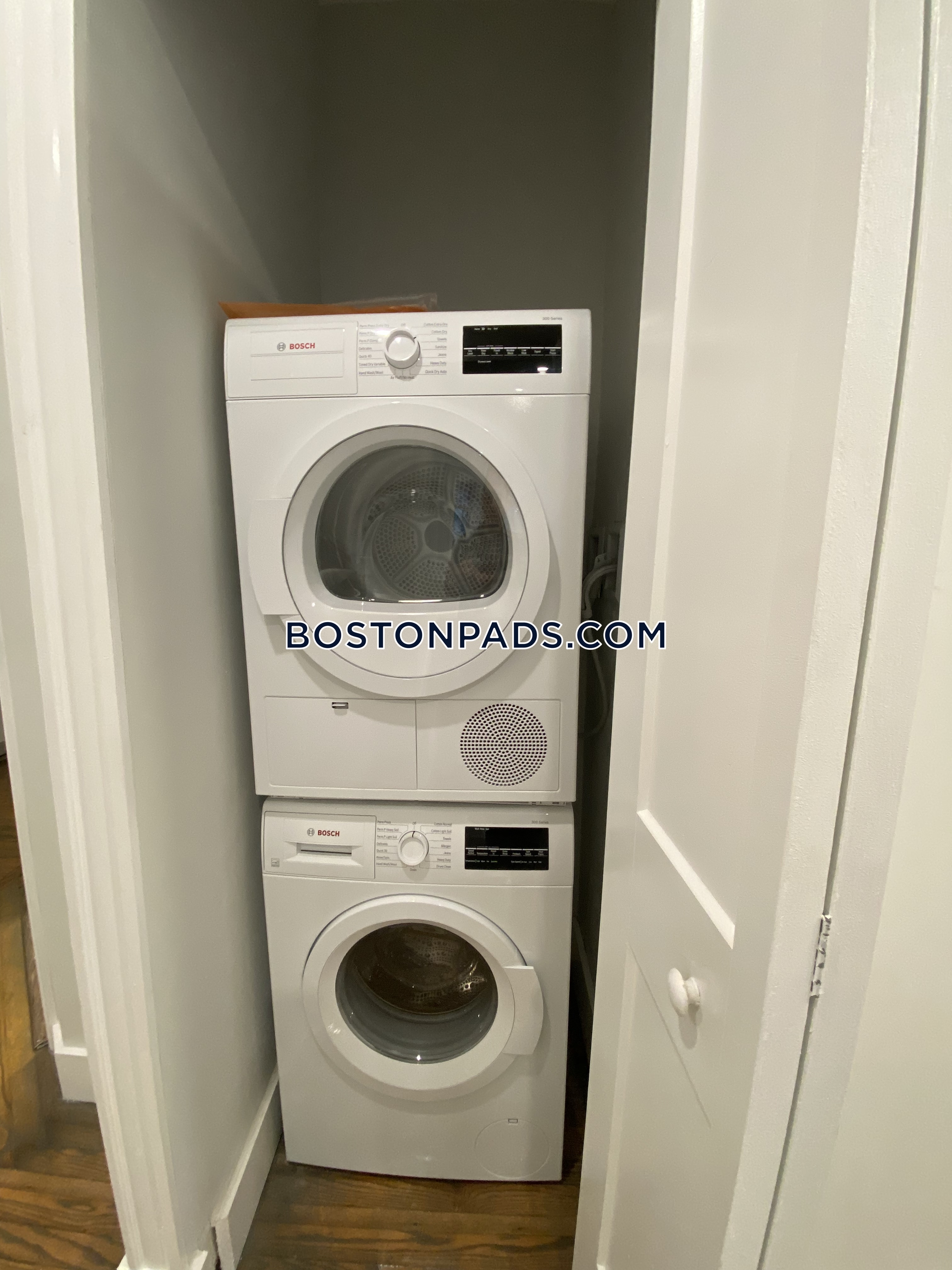 32 Queensberry St, Fenway