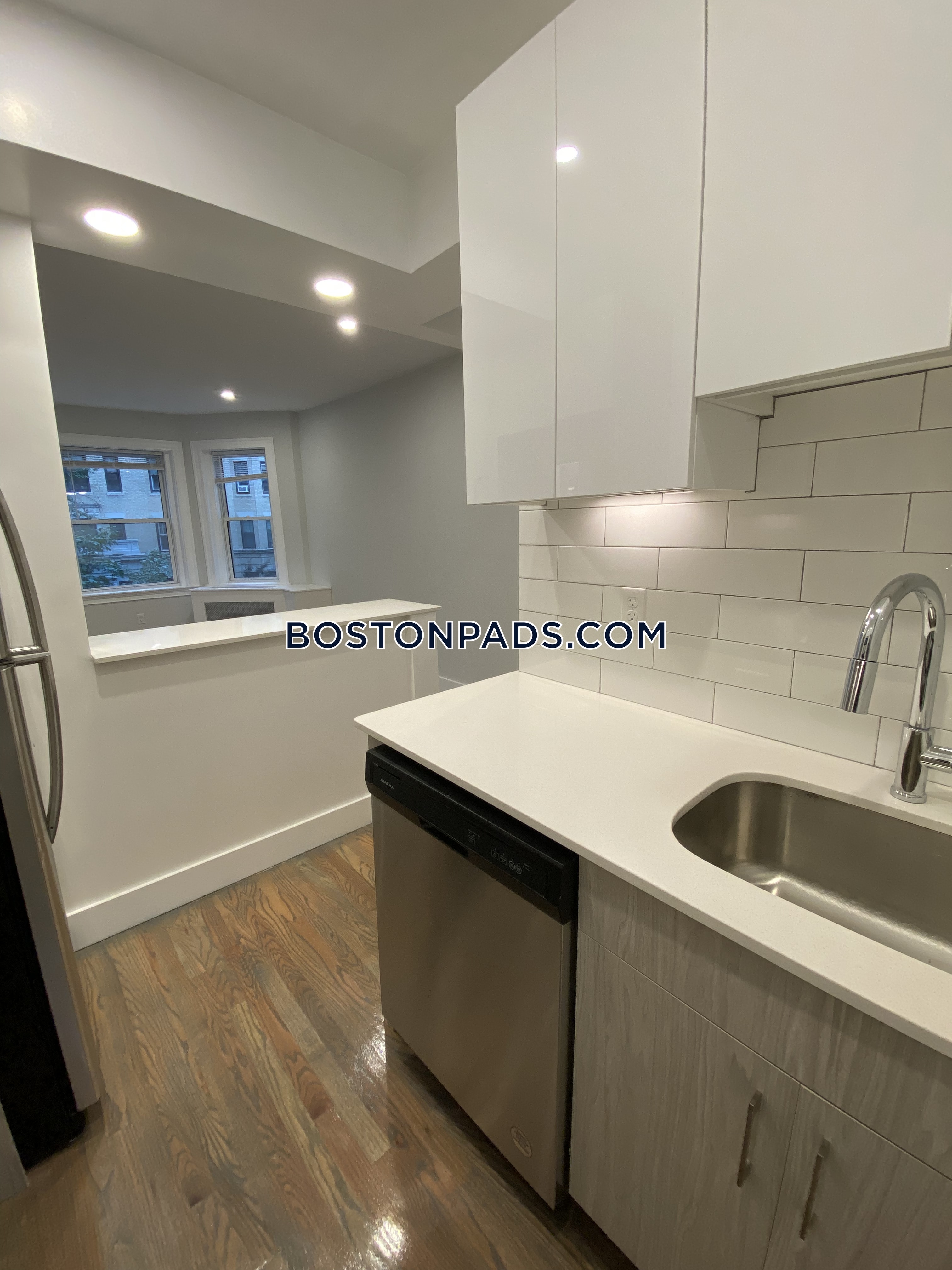 32 Queensberry St, Fenway