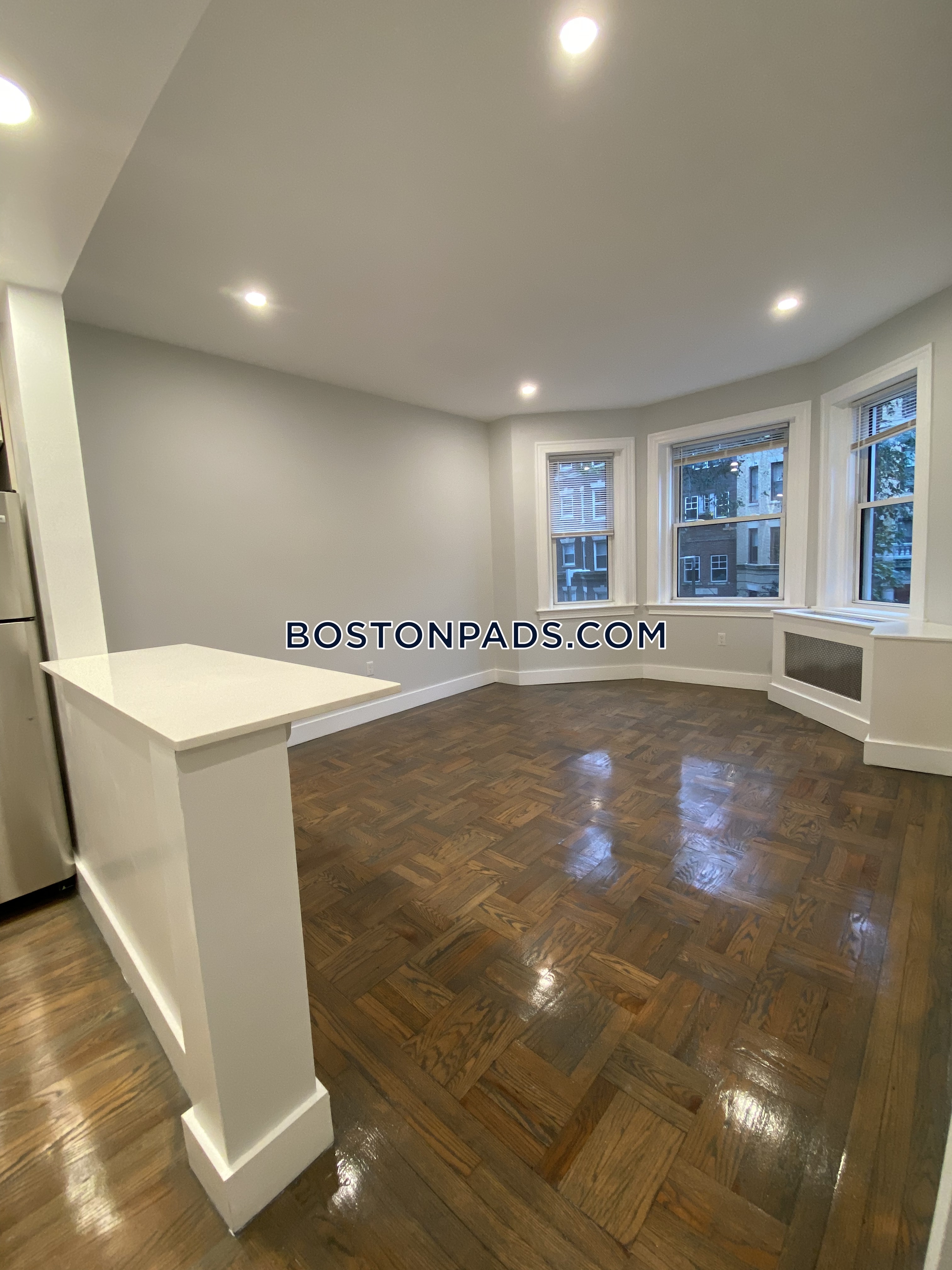 32 Queensberry St, Fenway