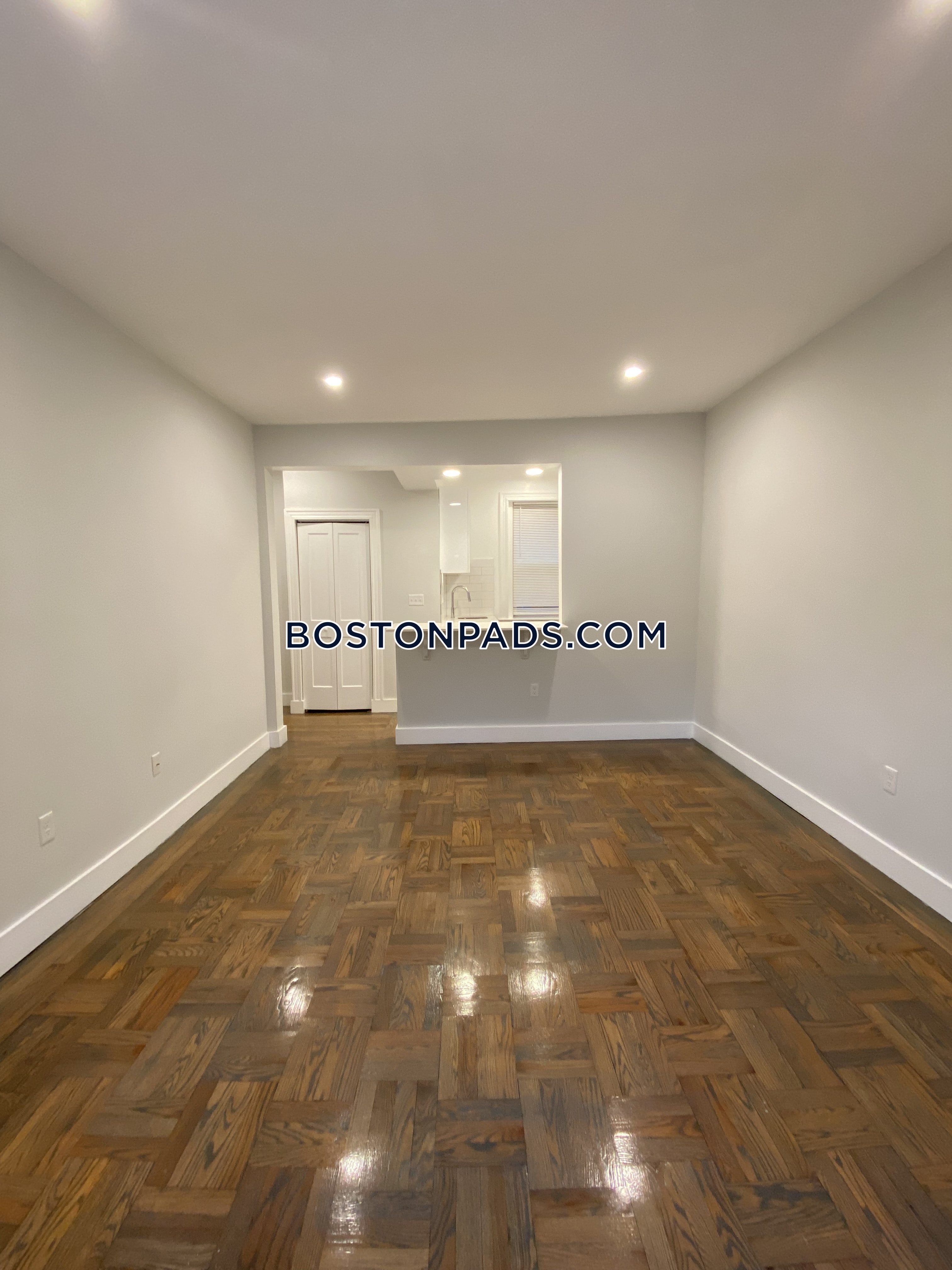 32 Queensberry St, Fenway