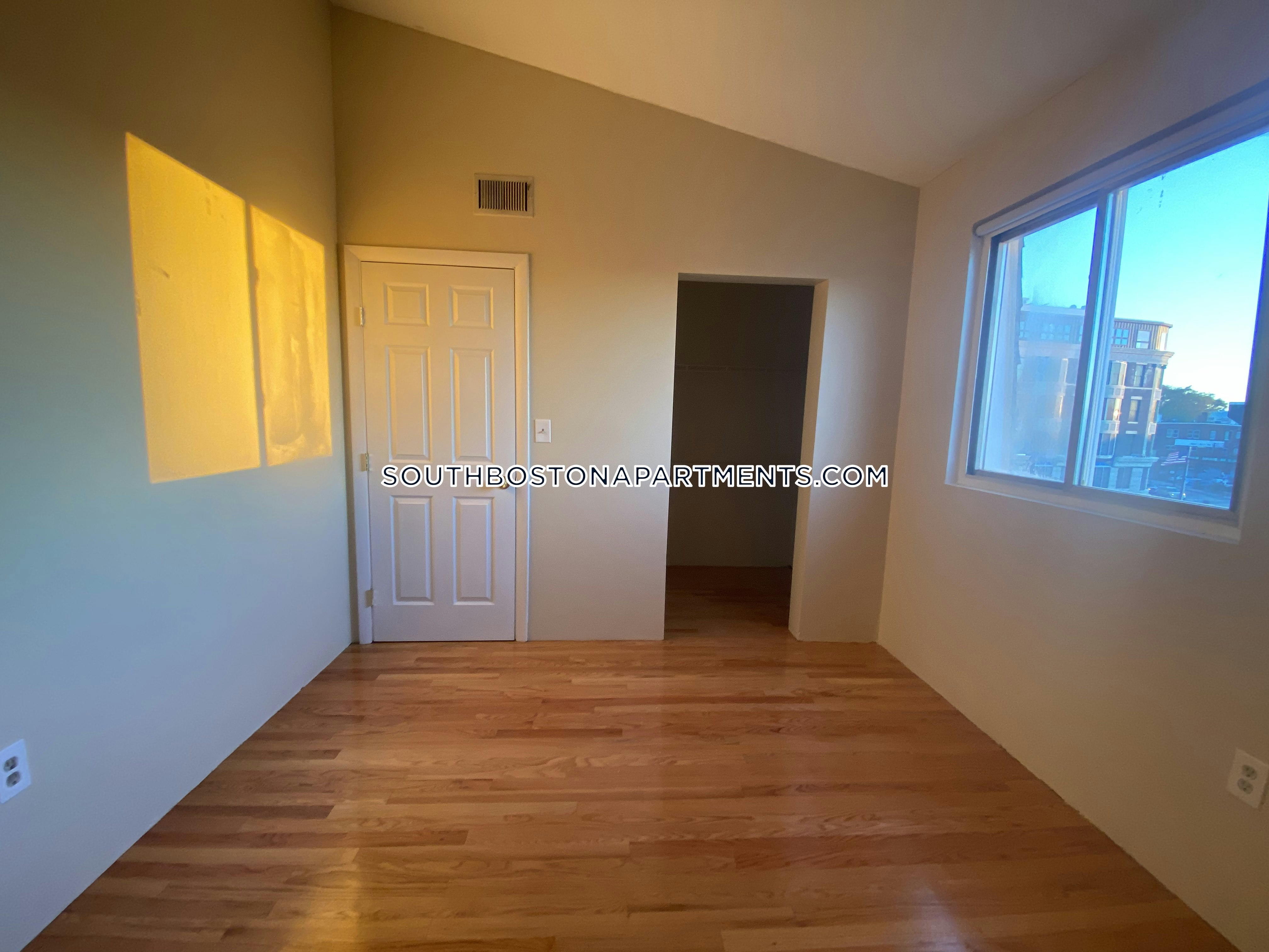 385 Dorchester St, South Boston