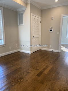 39 West Walnut Prk, Roxbury