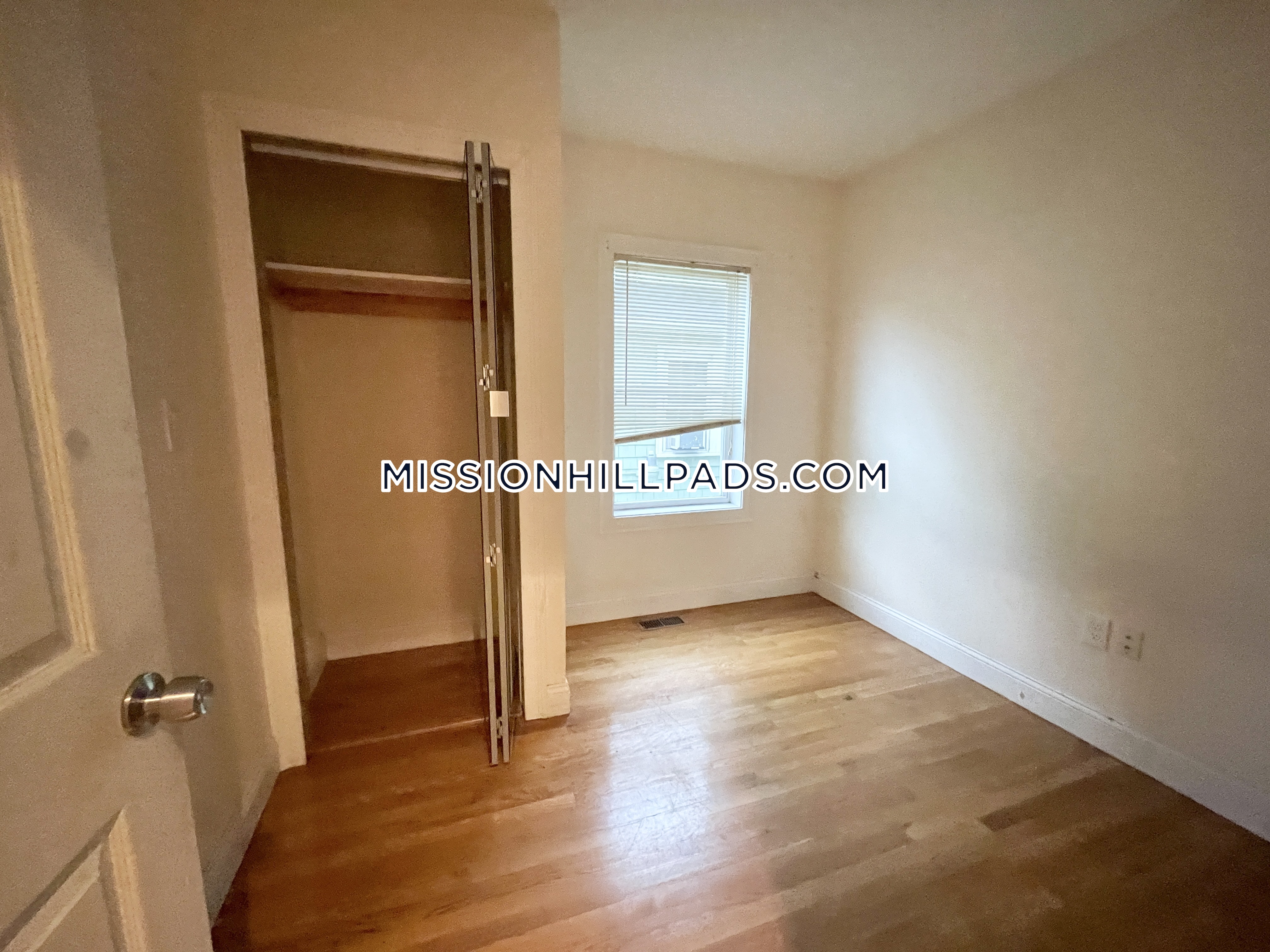 128 Hillside St, Mission Hill