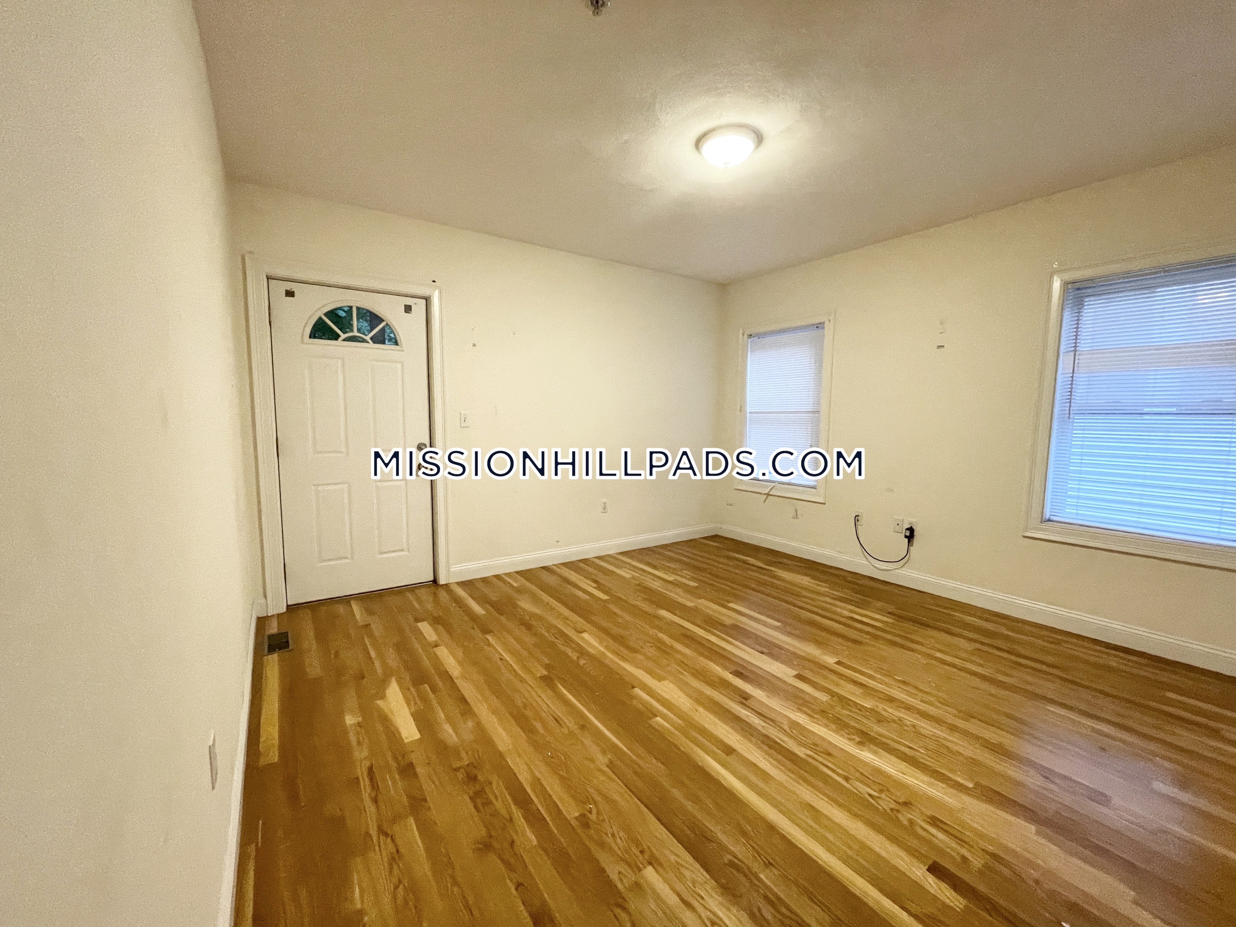 128 Hillside St, Mission Hill