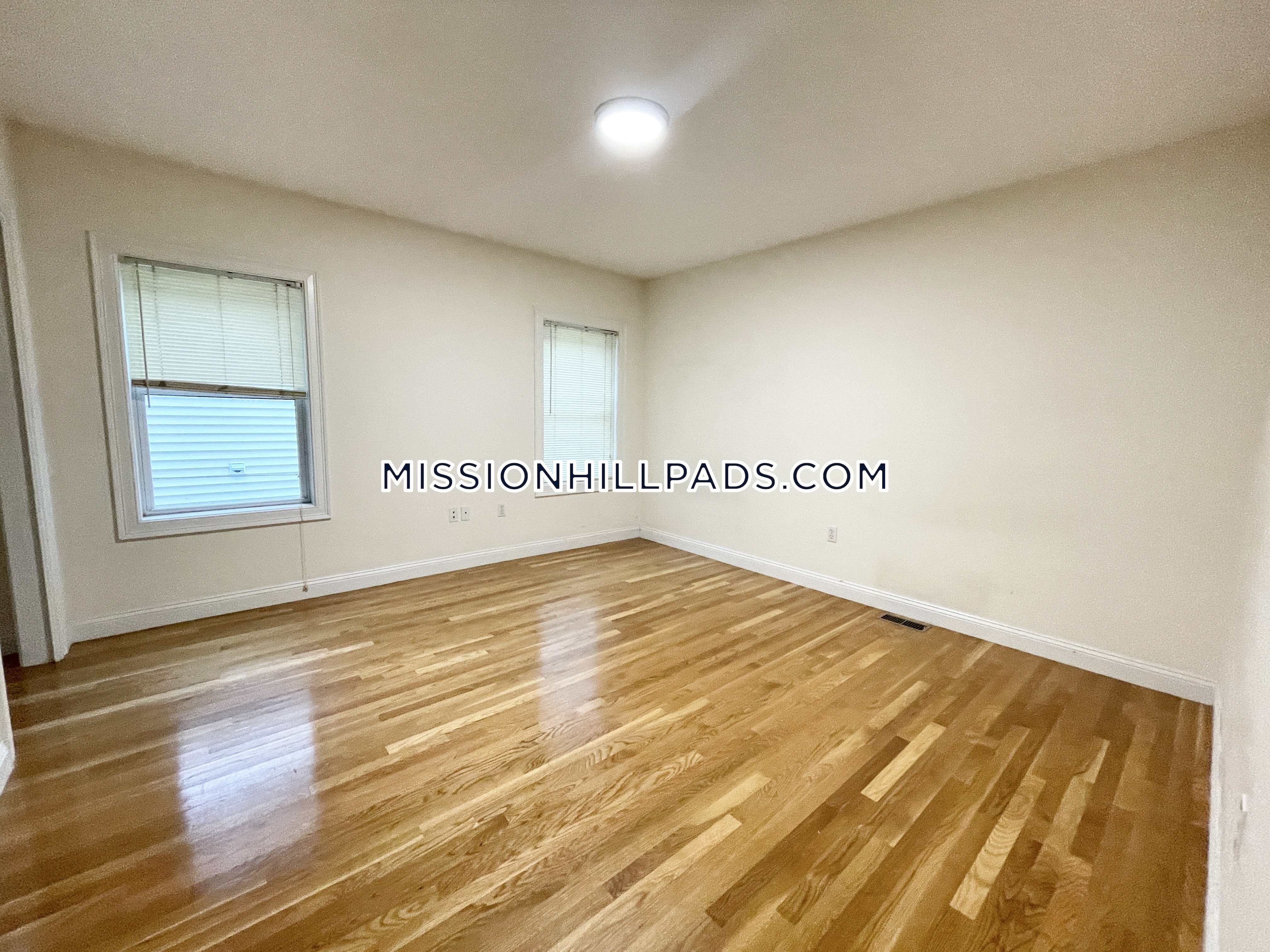 128 Hillside St, Mission Hill