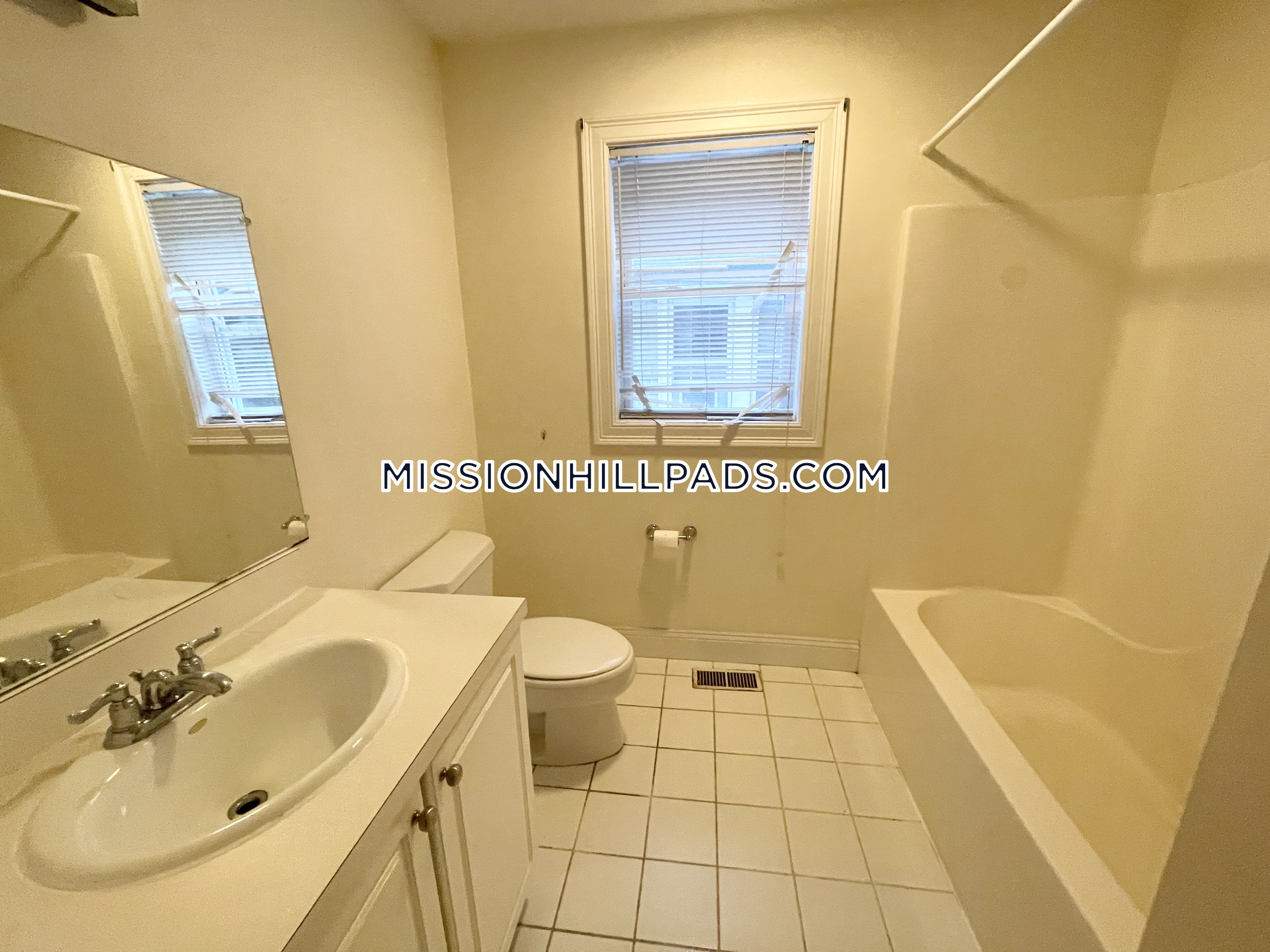 128 Hillside St, Mission Hill