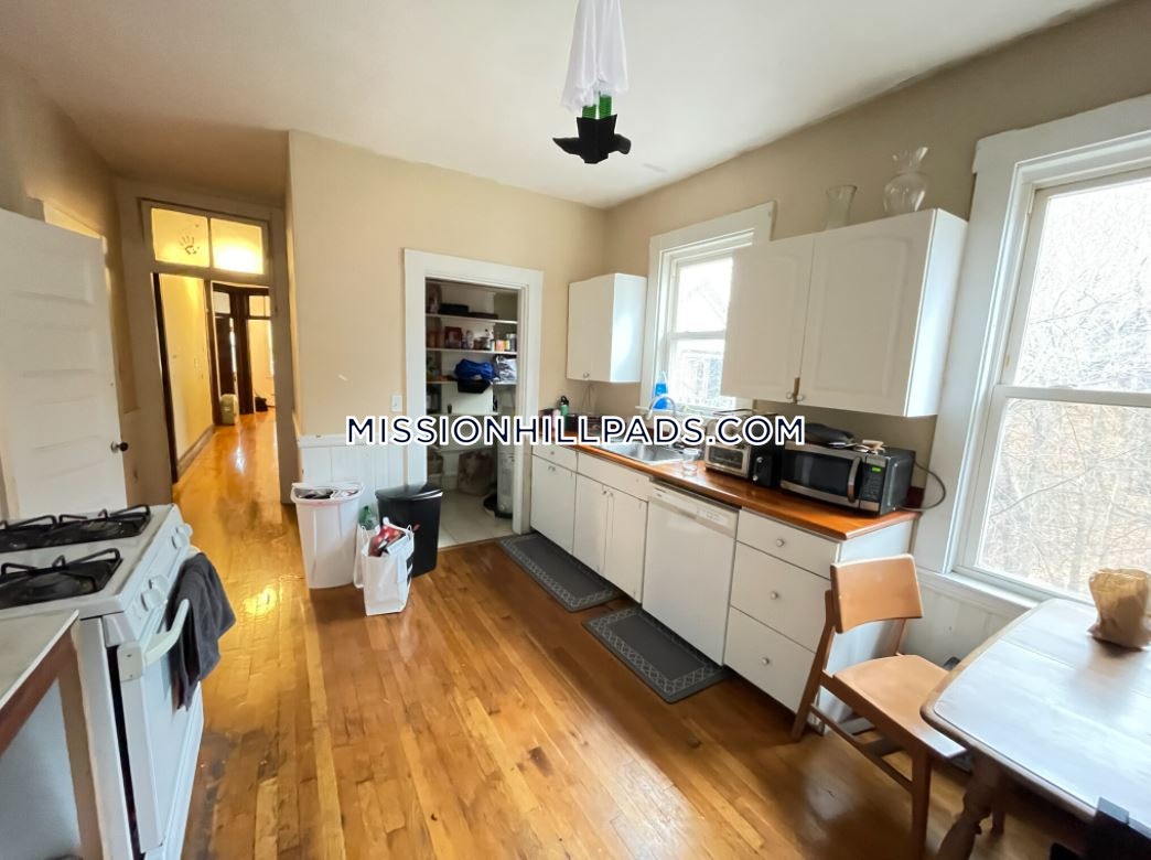 803 Parker St, Mission Hill