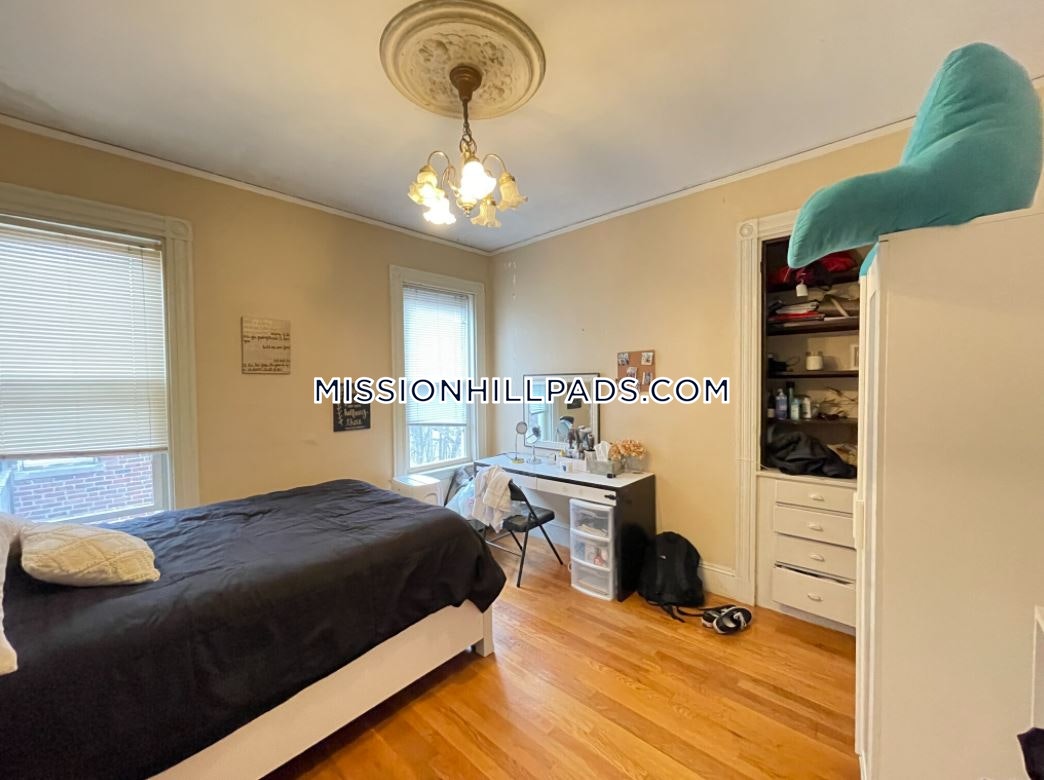 803 Parker St, Mission Hill