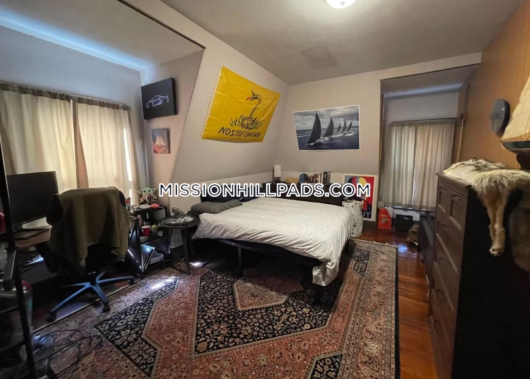 6 Hillside St, Mission Hill