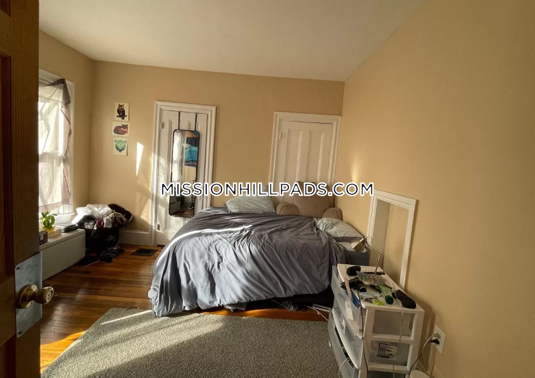 6 Hillside St, Mission Hill