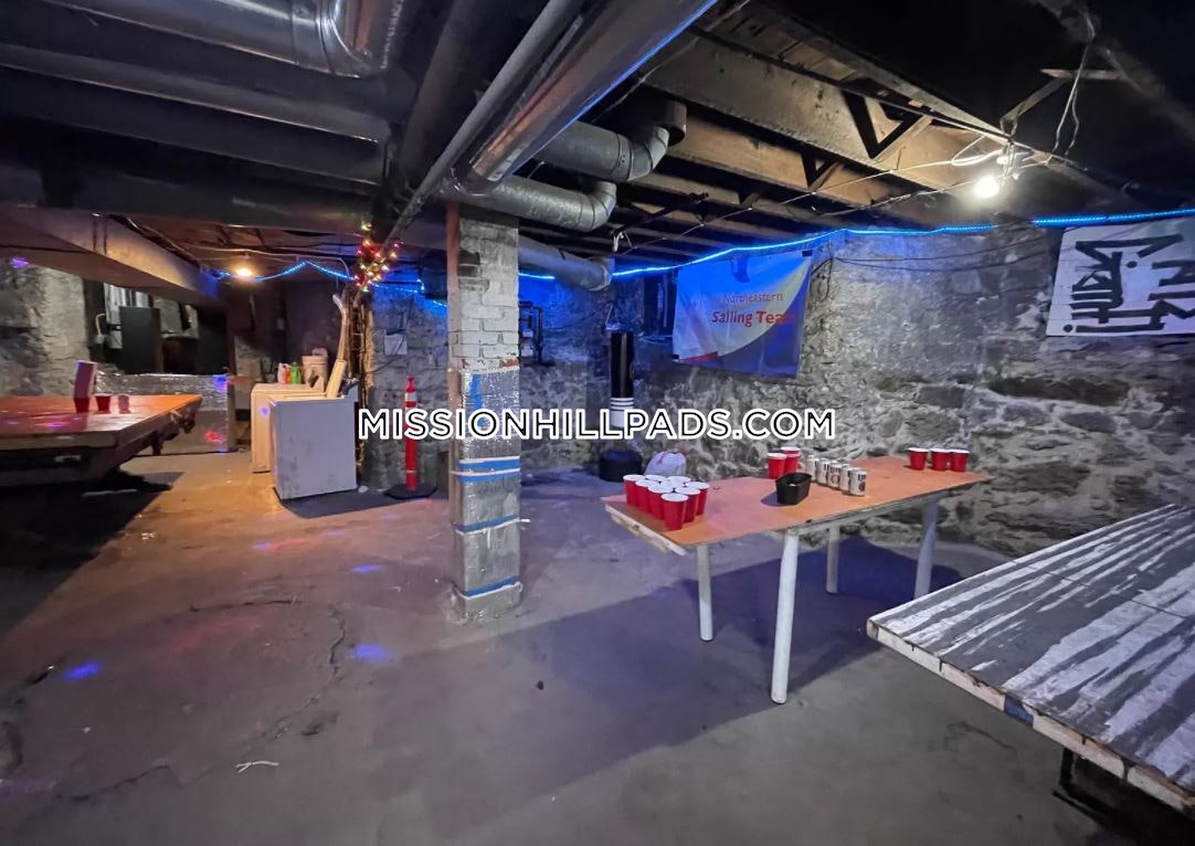 6 Hillside St, Mission Hill