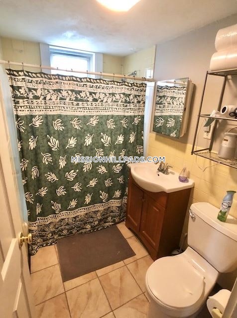 8 Eldora St, Mission Hill