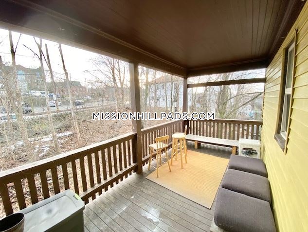 8 Eldora St, Mission Hill