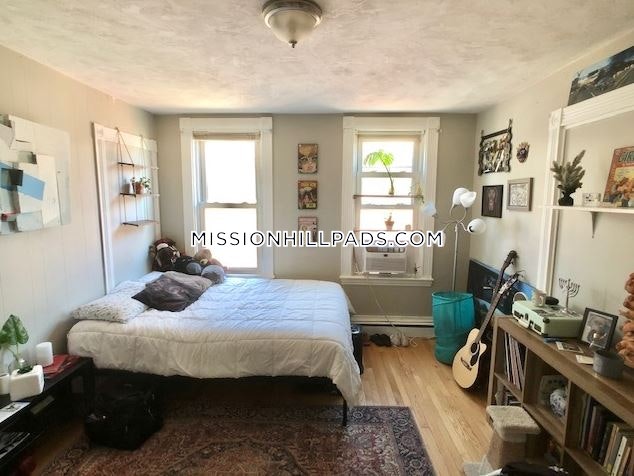 8 Eldora St, Mission Hill