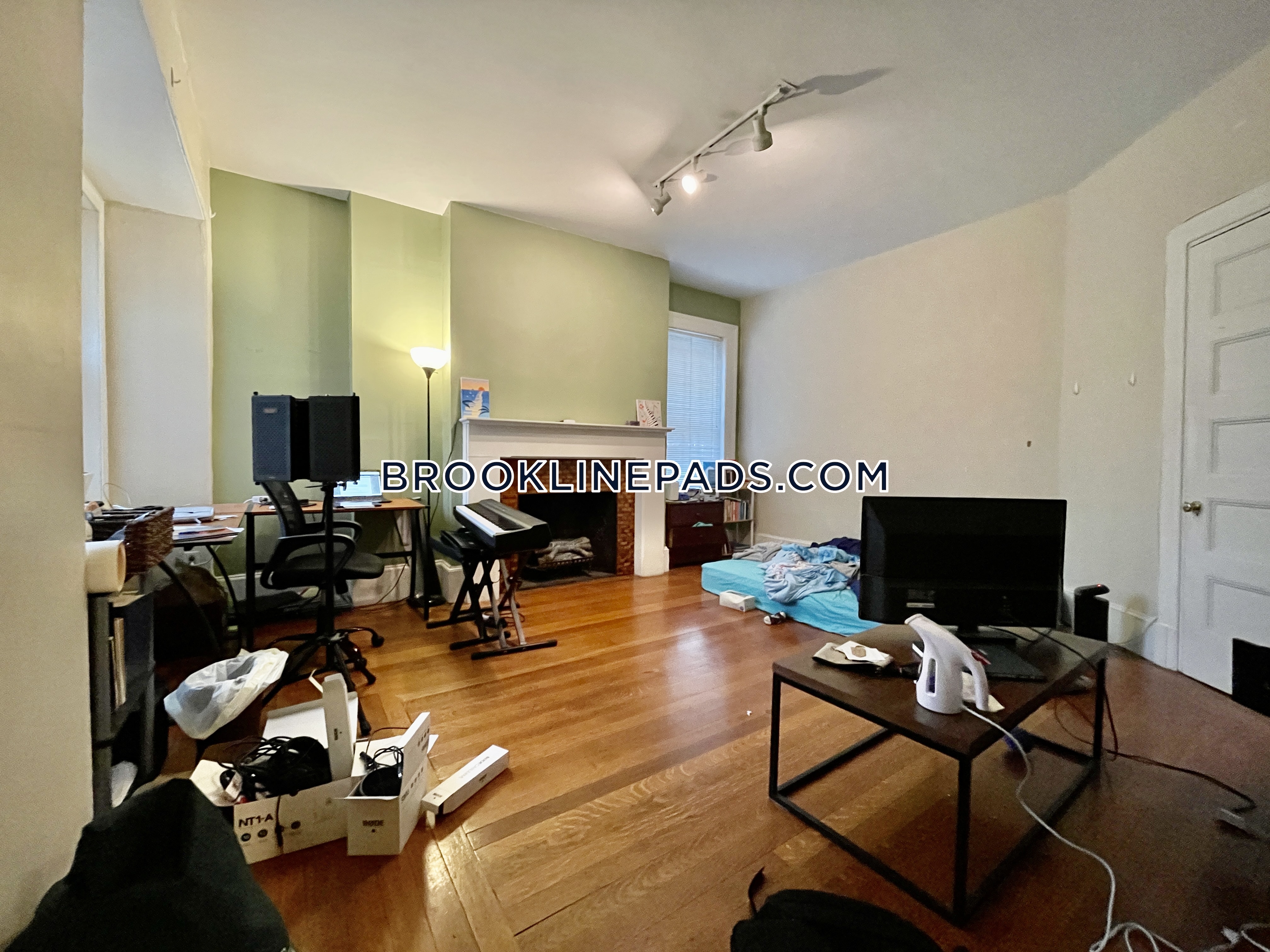 186 Naples Rd, Brookline